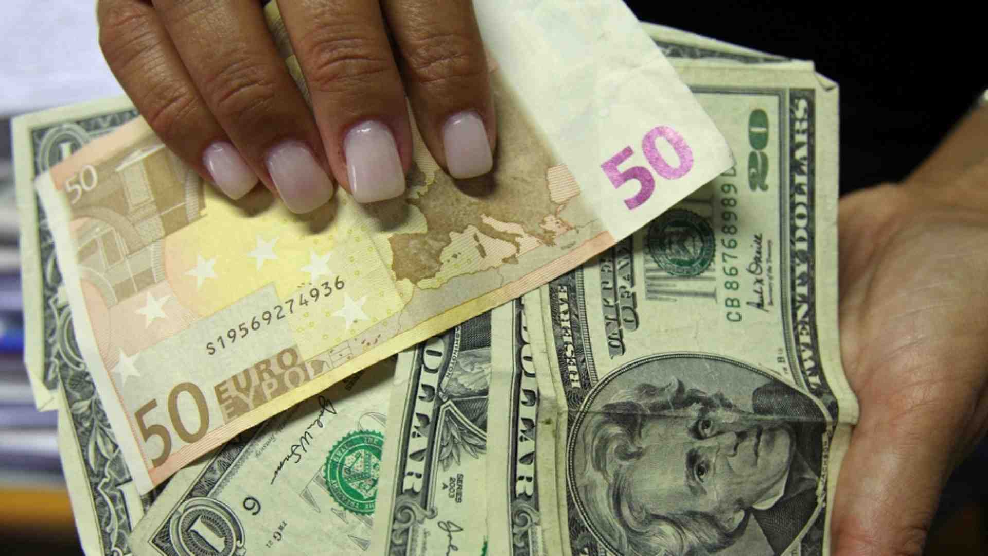 Immagine di Se l'euro scende sotto la parità con il dollaro: le conseguenze