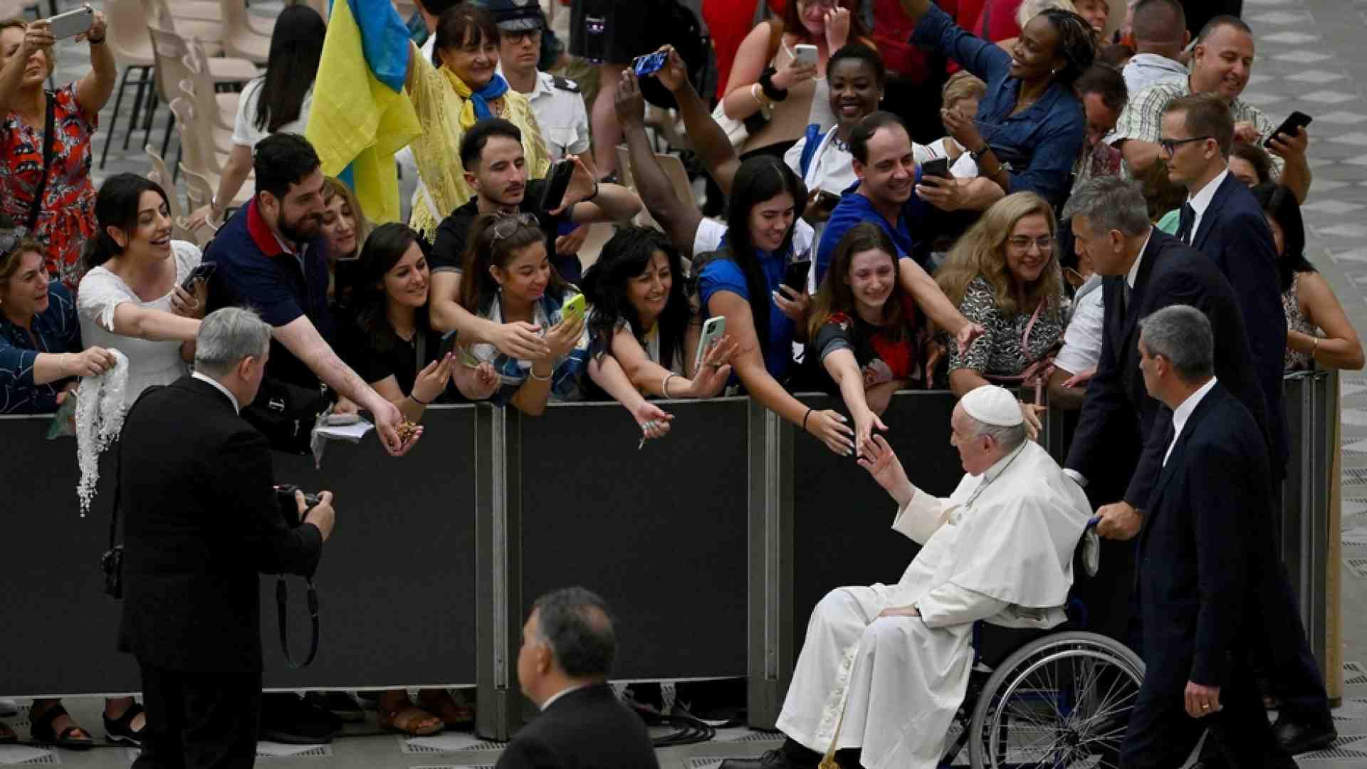 Immagine di Il Papa: «La guerra è una pazzia che pagano gli innocenti»