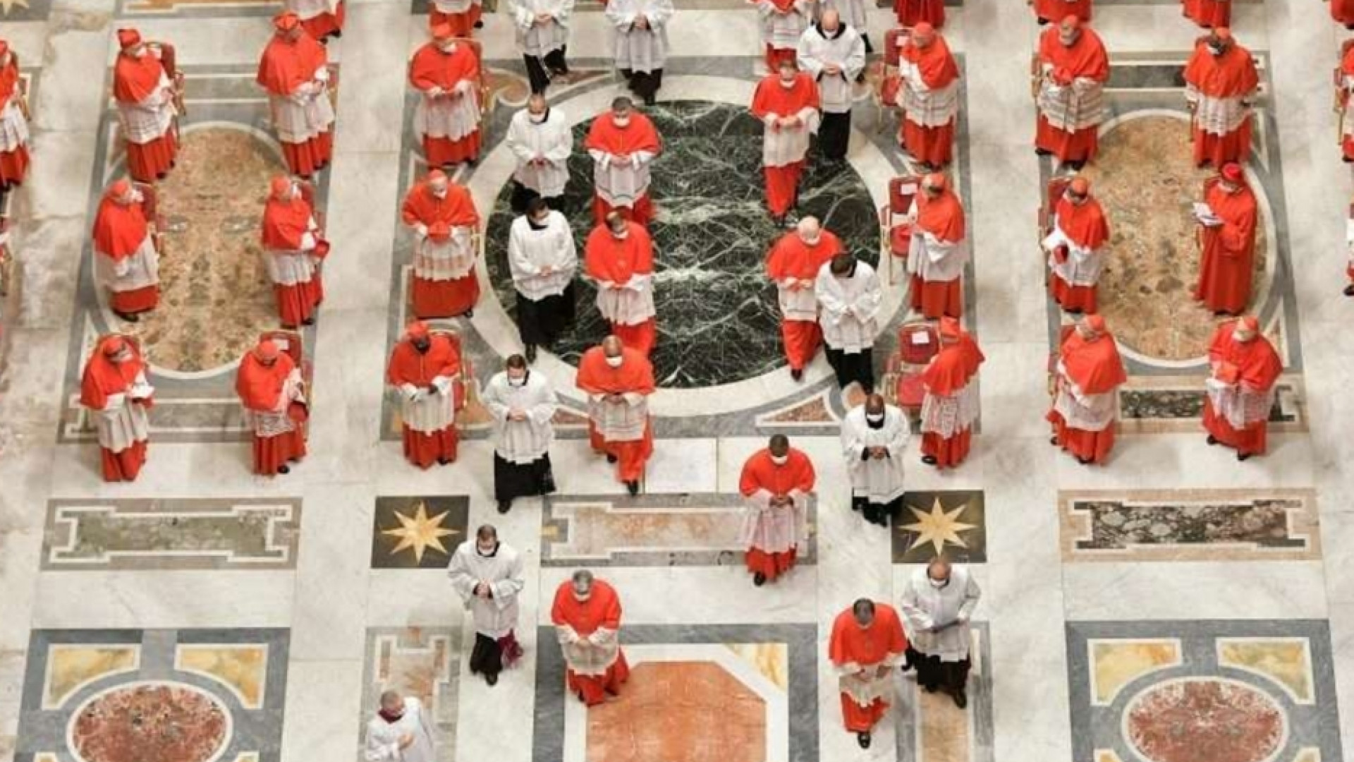 Immagine di Cardinali di tutto il mondo con il Papa: quello che c'è da sapere sul Concistoro