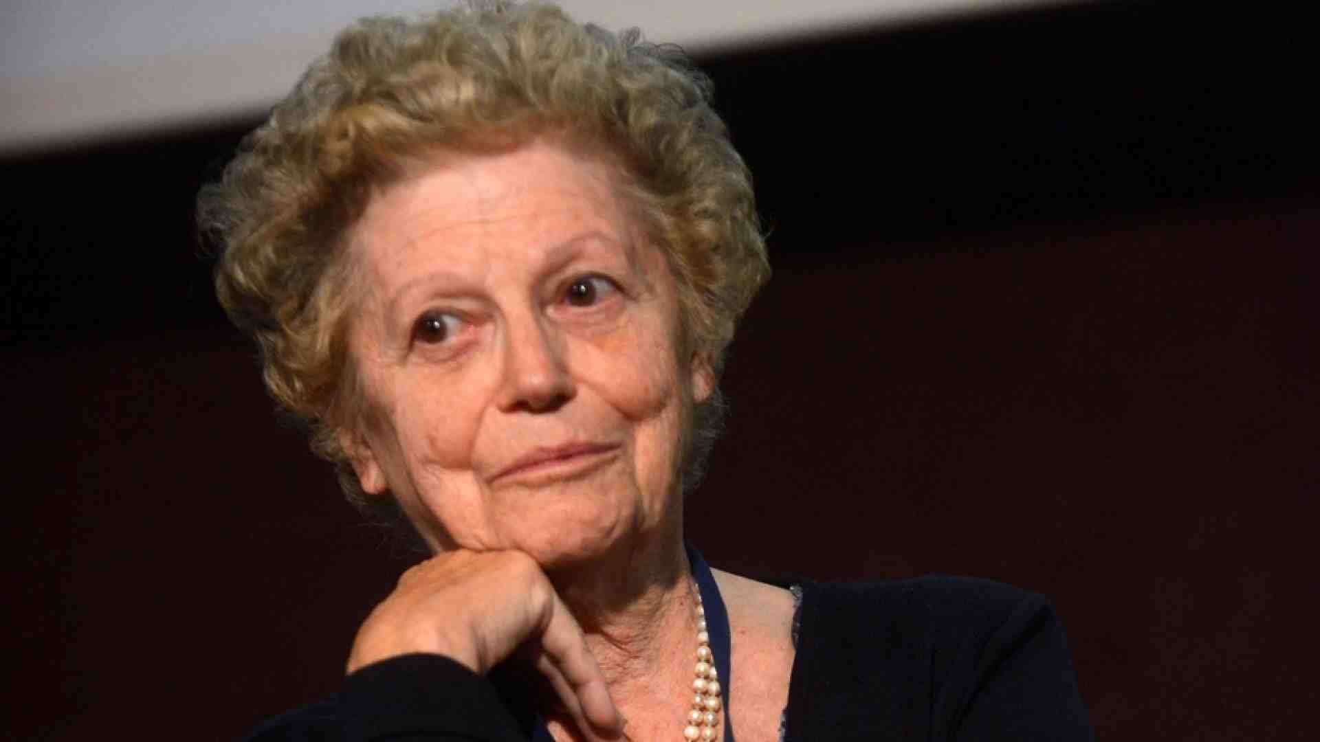 Immagine di Ercoli-Finzi:«Io, signora delle comete nel bosco contemplo il cielo»