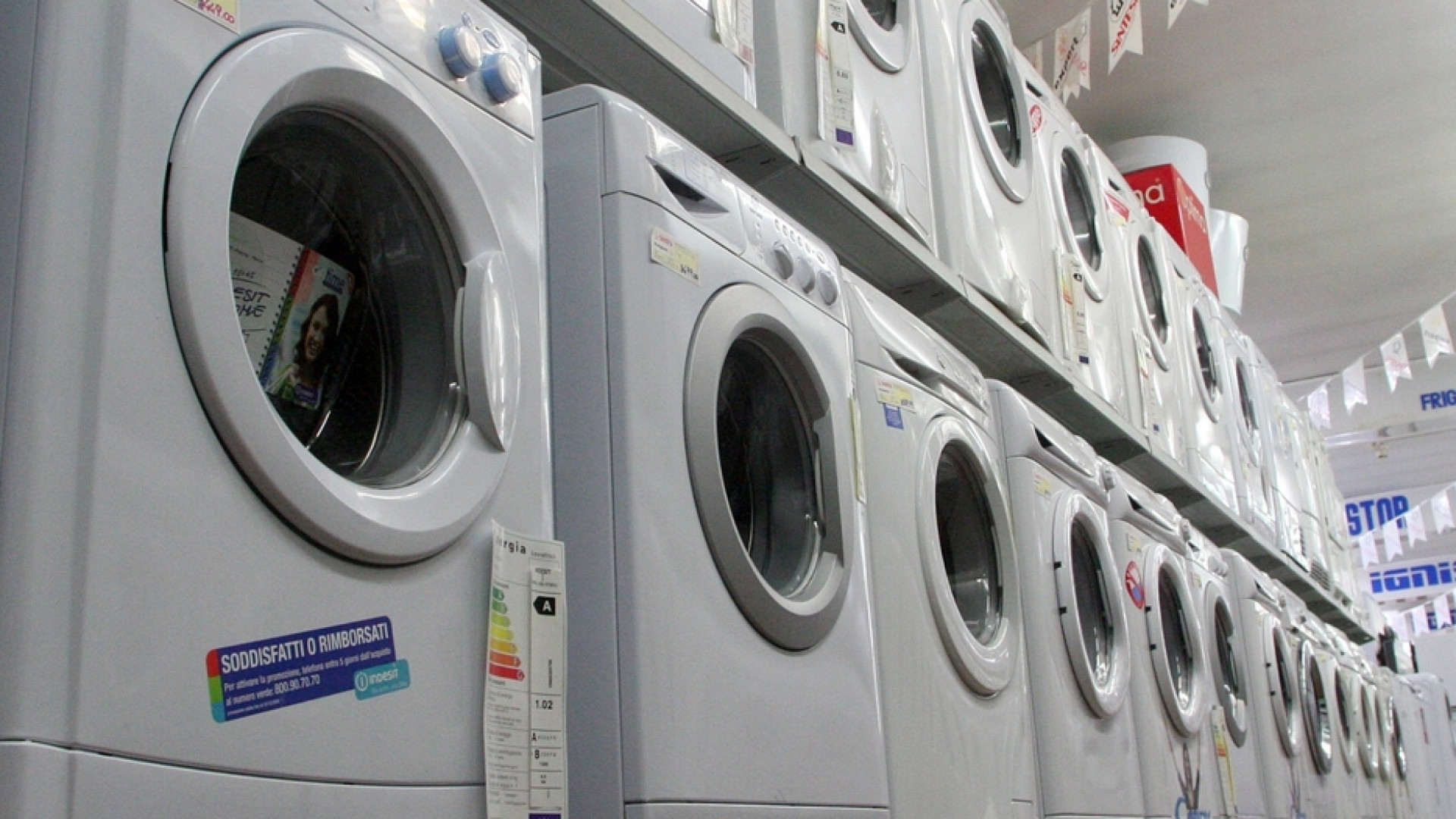 Immagine di Caro energia ed elettrodomestici: come risparmiare in casa