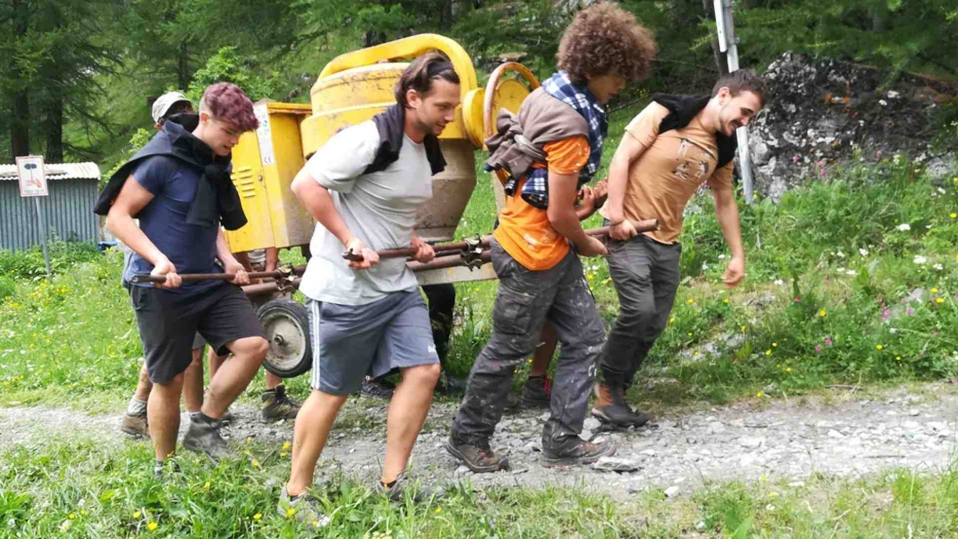 Immagine di L'altra estate dei giovani che costruiscono un rifugio