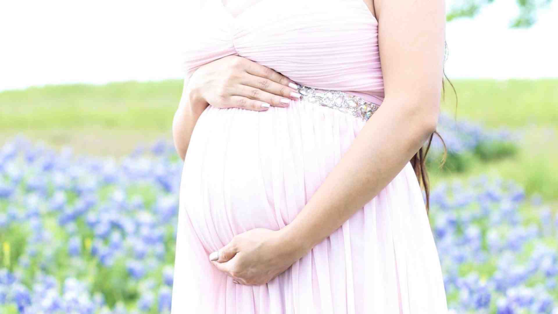 Immagine di Il bimbo nel grembo della mamma non è di destra, centro o sinistra