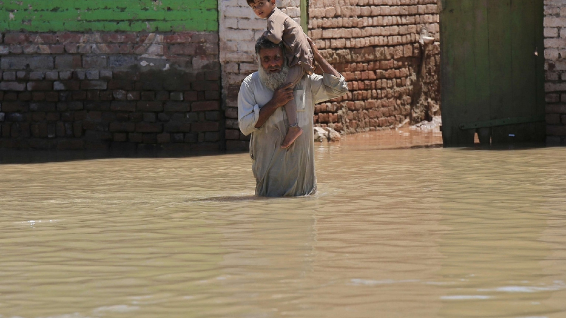 Immagine di Alluvioni in Pakistan, strage dei bimbi: è minorenne un terzo dei 1.200 morti
