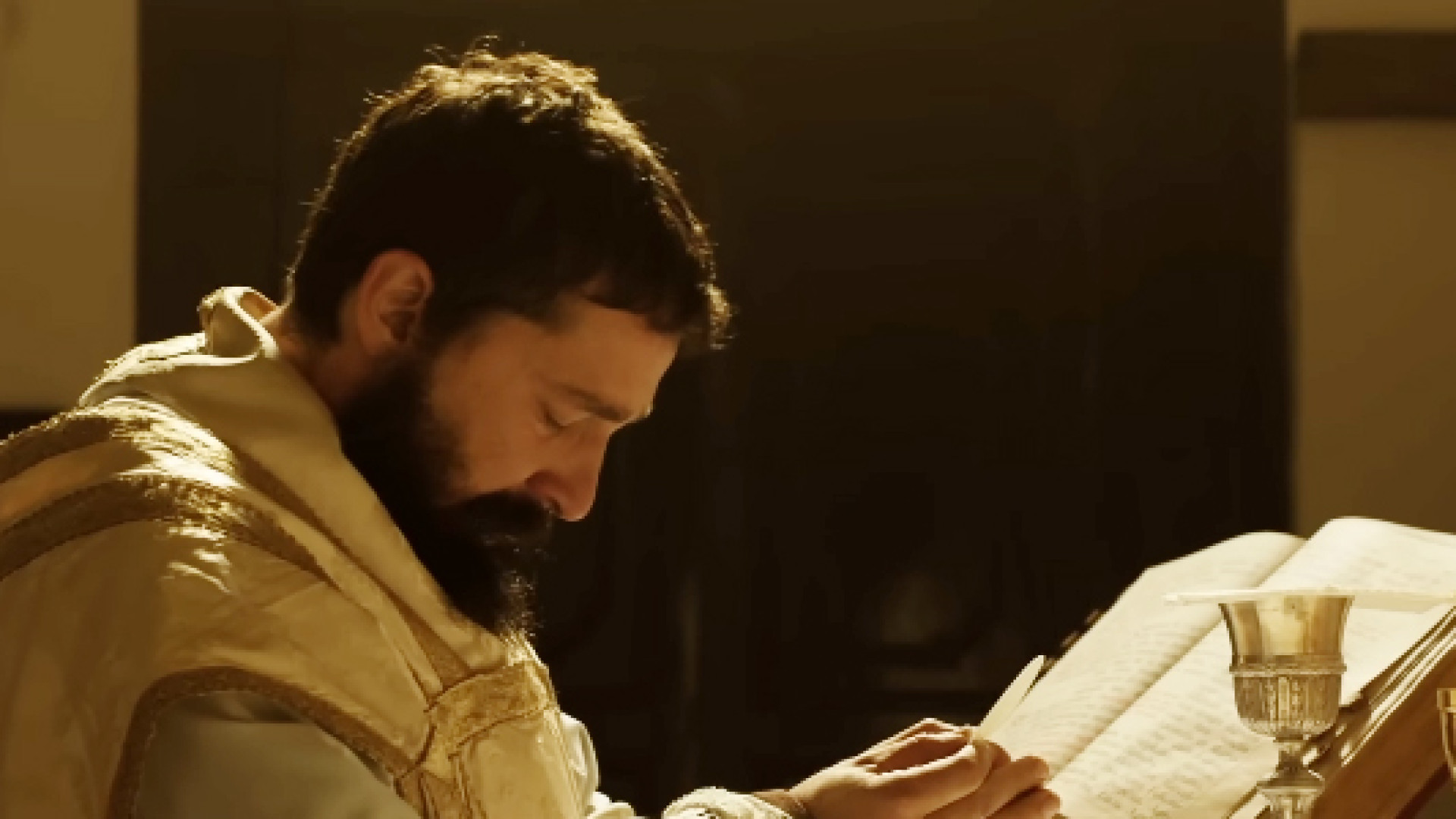 Immagine di Padre Pio difensore dei poveri nel film (che farà discutere) di Abel Ferrara