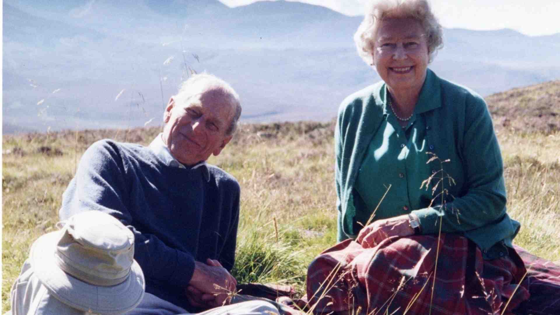 Immagine di La vita privata di una regina: 73 anni di nozze con 4 figli e 12 bisnipoti