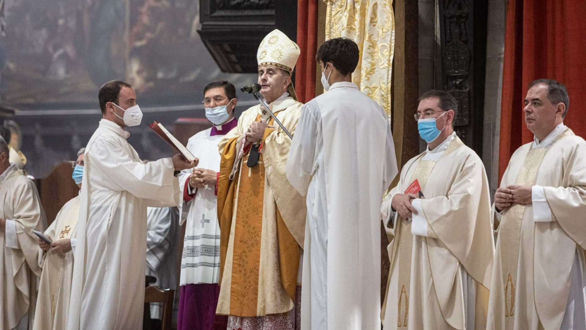 Immagine di Delpini: non desidero il cardinalato, su Cantoni frasi spiritose non capite