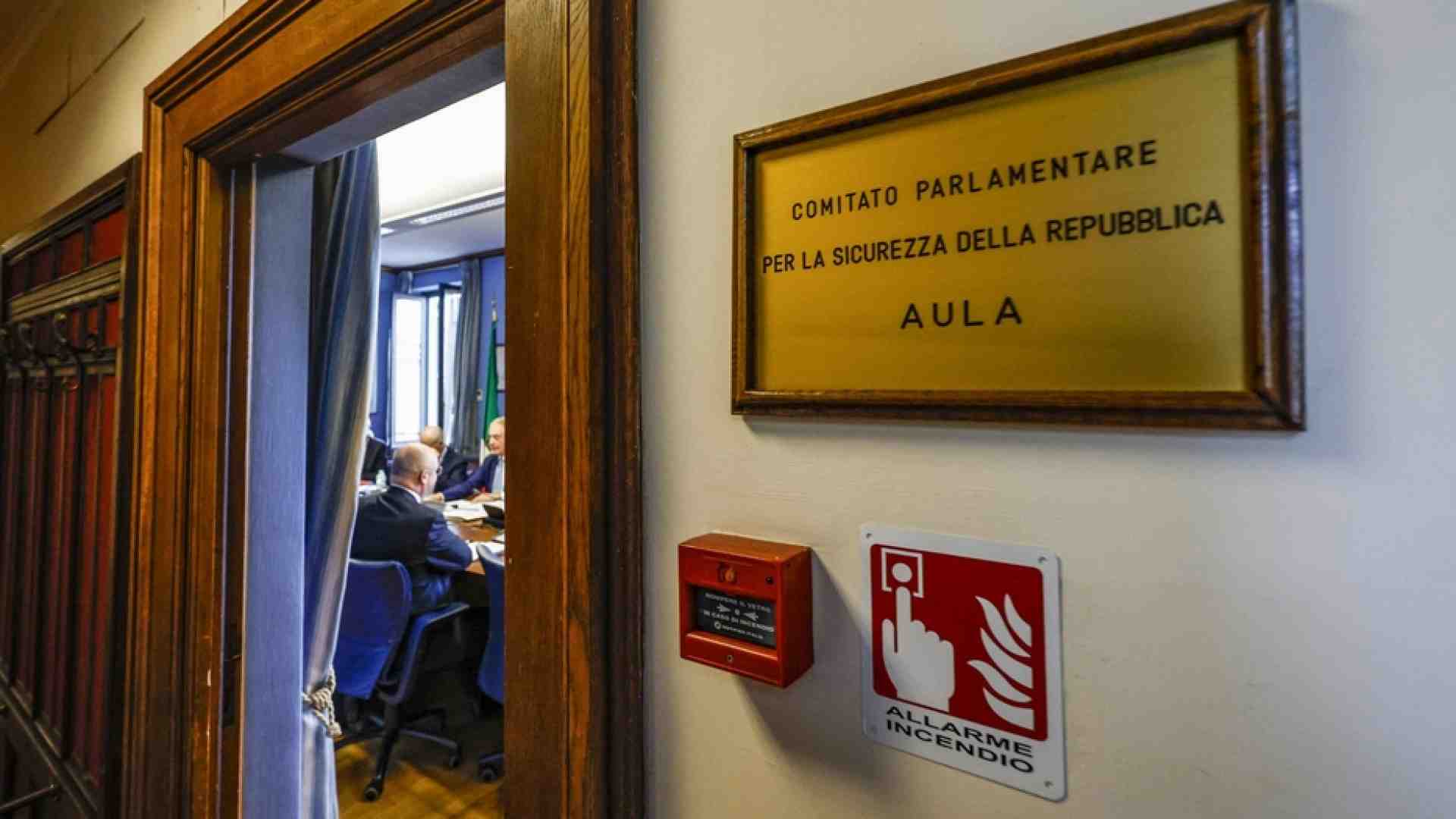 Immagine di Gabrielli al Copasir: non c'è l'Italia nei dossier su soldi russi ai partiti