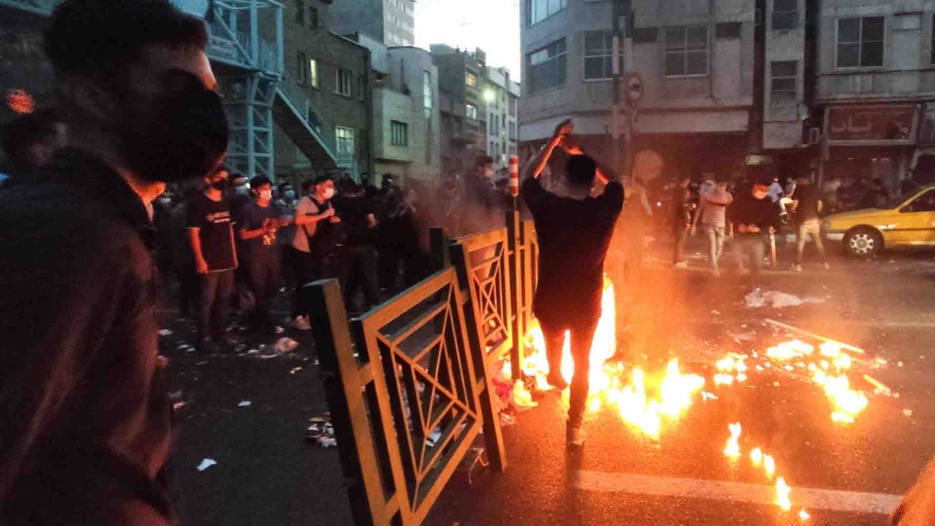 Immagine di Almeno 31 uccisi nelle proteste per la morte di Mahsa