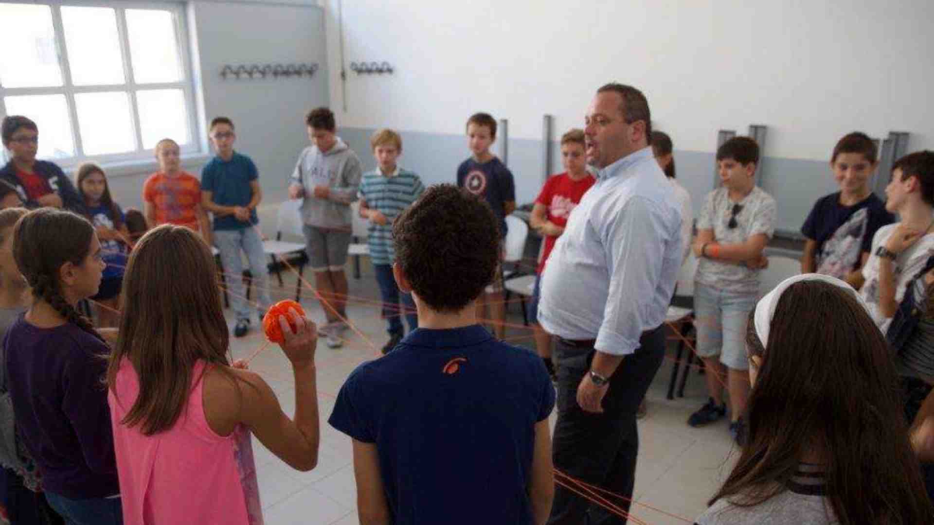Immagine di In ascolto dei ragazzi (col Lego). Educare al cellulare si può: ecco come