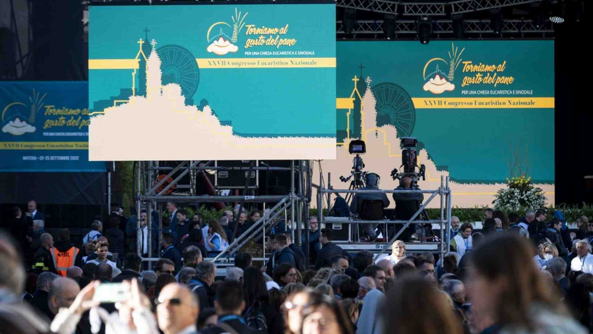 Immagine di Il cardinale Zuppi: il gusto del pane che fa della Chiesa una casa