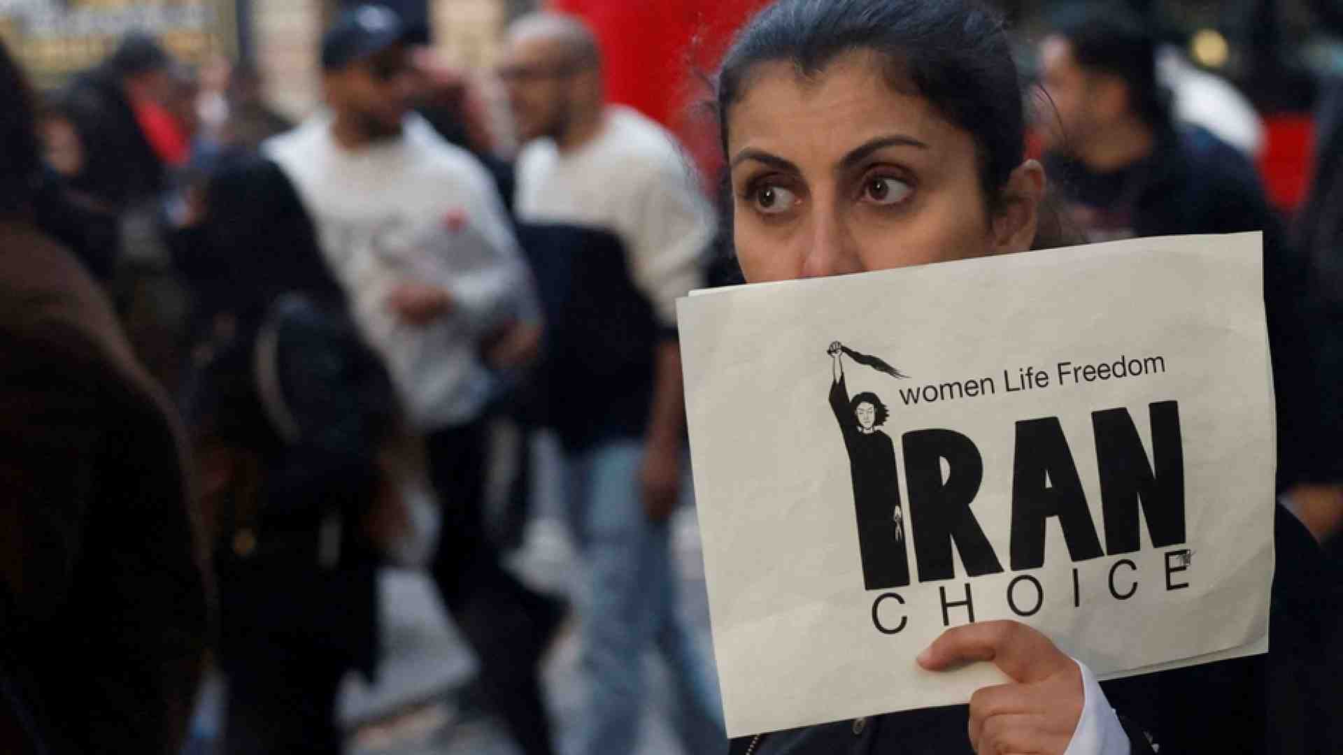 Immagine di Il mondo in piazza per difendere le donne iraniane dopo la morte di Mahsa e Hadis
