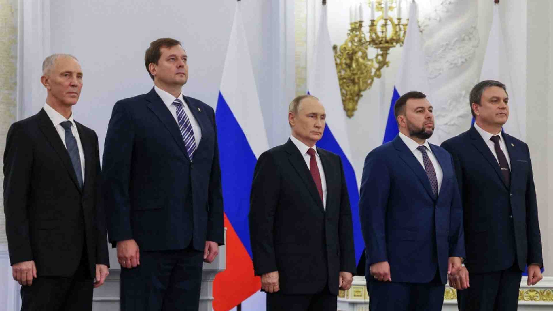 Immagine di Putin: l'annessione è fatta, ora negoziamo. Strage di civili in fuga