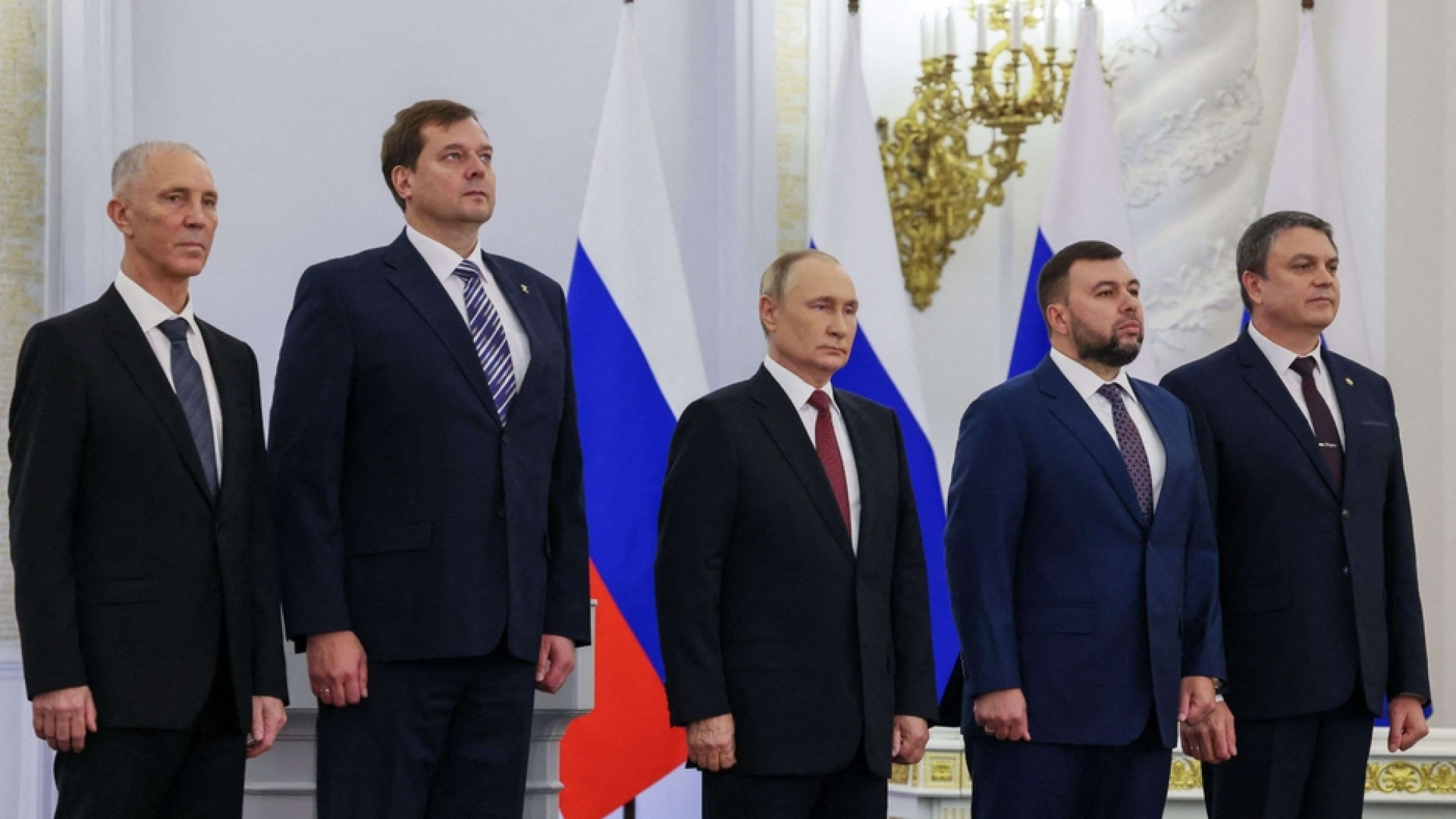 Immagine di Putin: l'annessione è fatta, ora negoziamo. Strage di civili in fuga