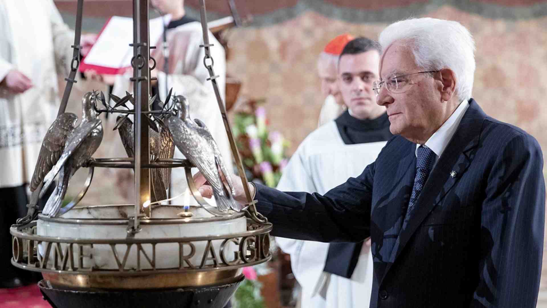 Immagine di Mattarella ad Assisi: "Difendere pace e democrazia con mezzi coerenti"