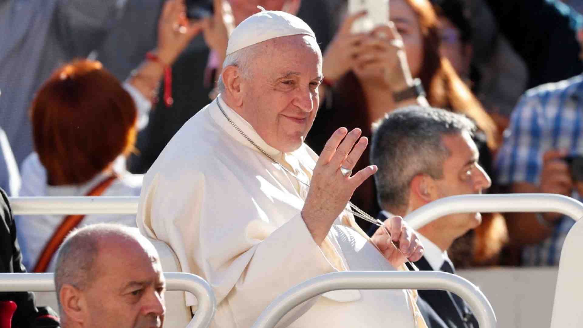 Immagine di Papa Francesco: conoscere se stessi è disattivare il pilota automatico