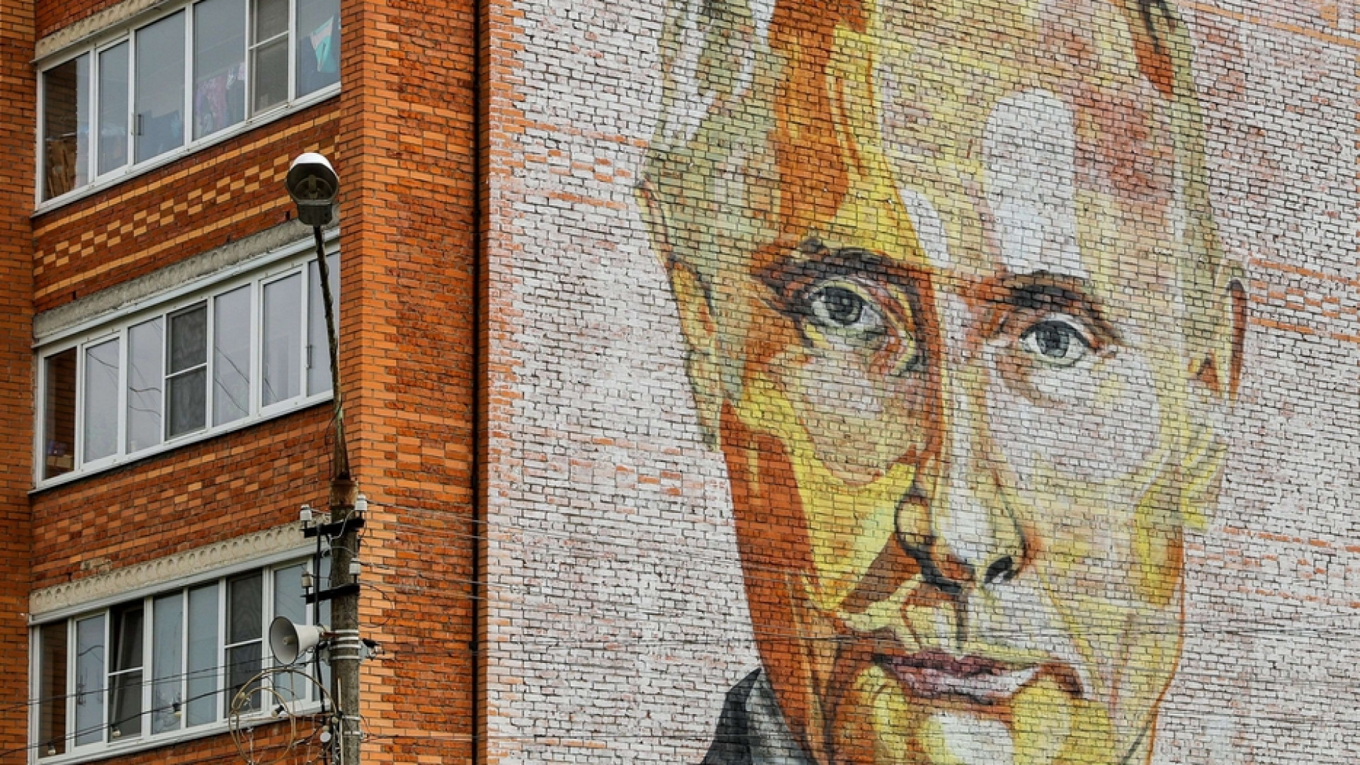 Immagine di Putin compie 70 anni: il compleanno più amaro di uno zar rimasto solo