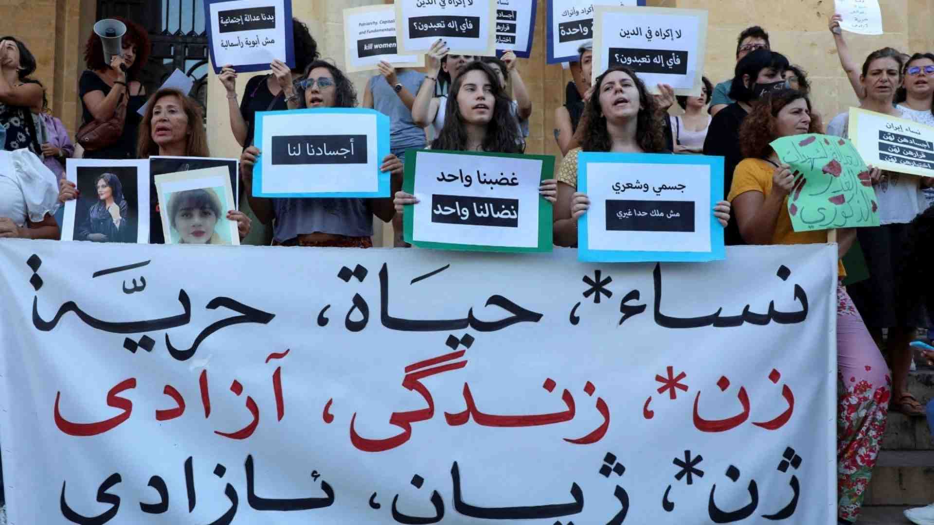 Immagine di L'Iran mostra in tv due «spie francesi». Parigi: una pagliacciata