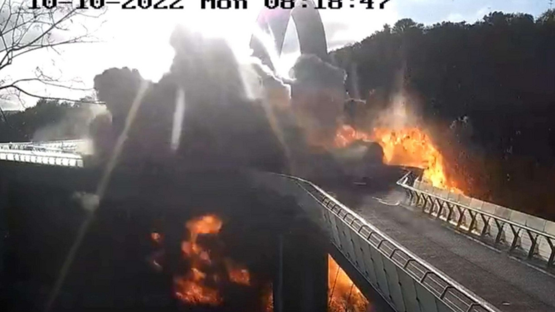 Immagine di Vendetta di Putin per il ponte saltato, pioggia di missili. Biden: brutalità