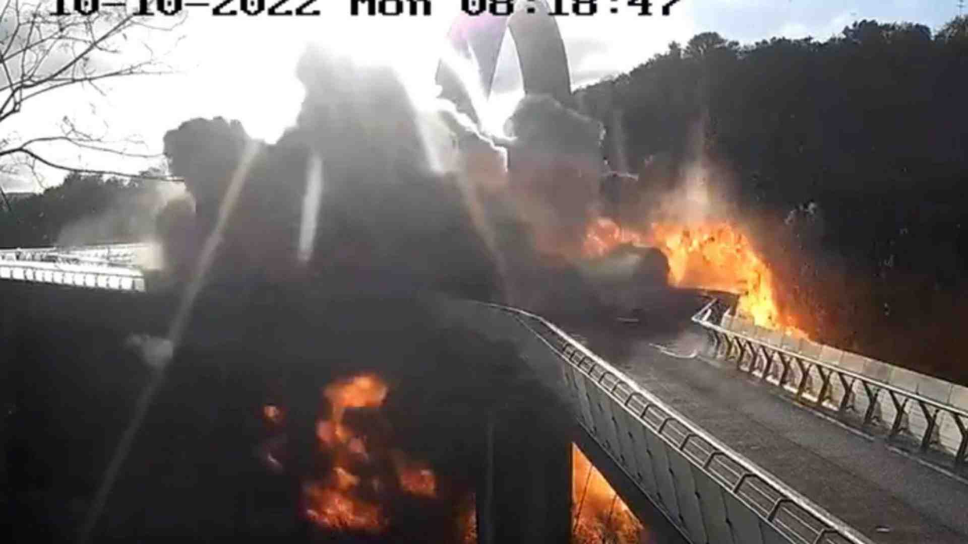 Immagine di Vendetta di Putin per il ponte saltato, pioggia di missili. Biden: brutalità