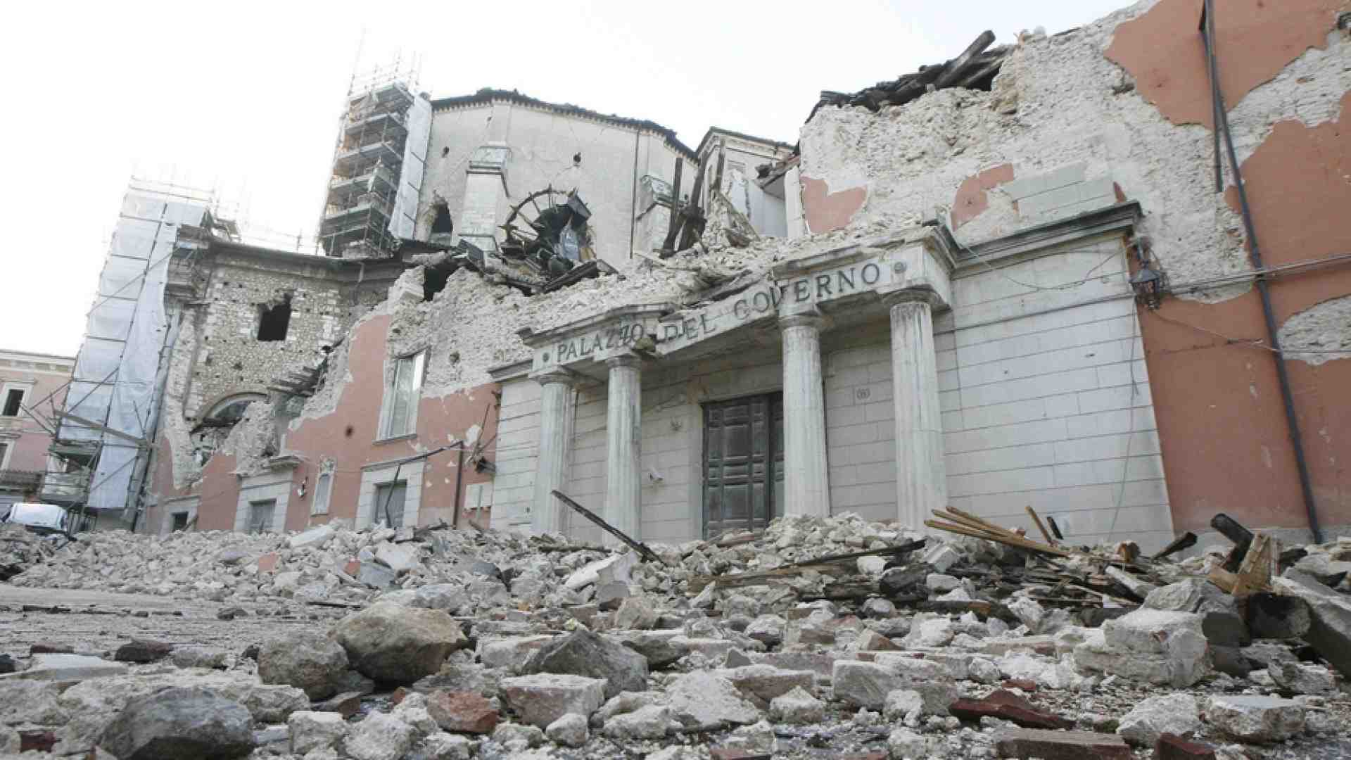 Immagine di Sisma, sentenza choc: «Concorso di colpa delle vittime, restarono in casa»