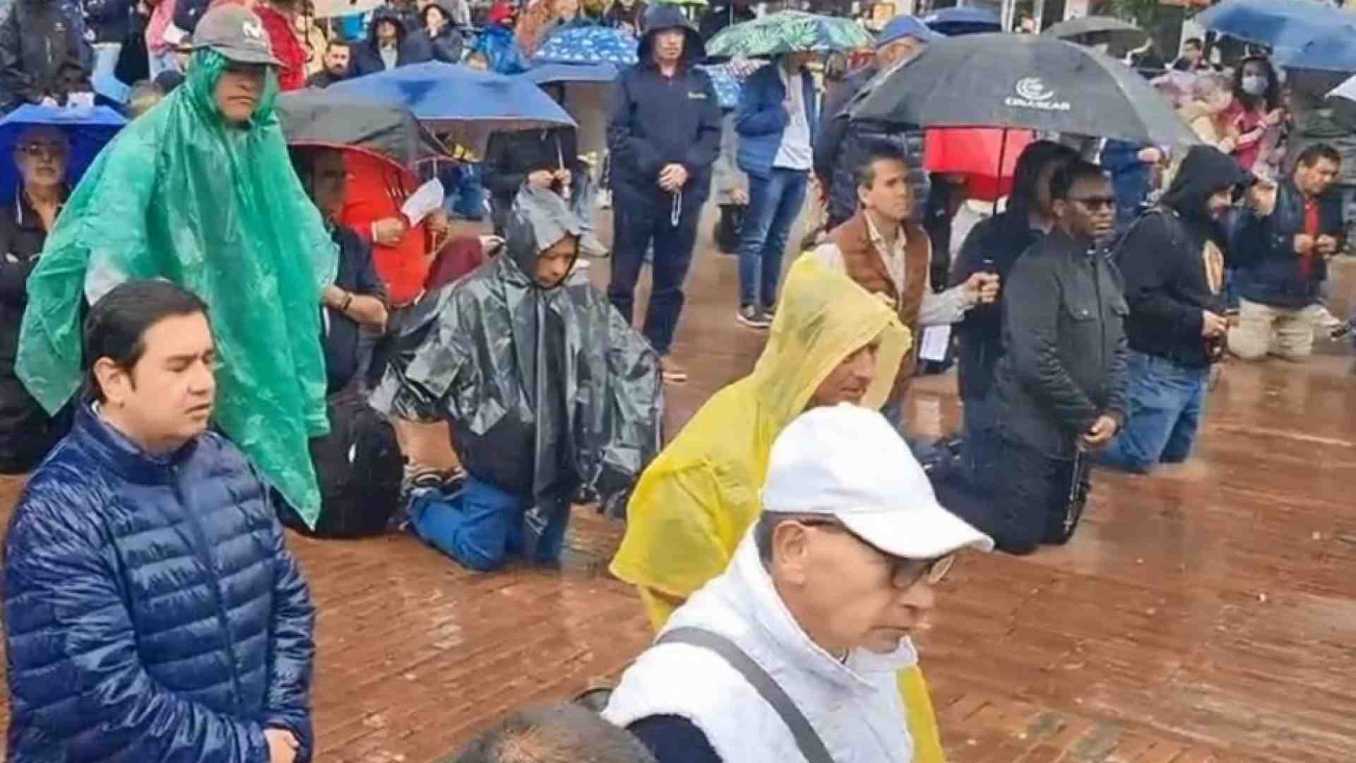 Immagine di Dall'Australia alla Colombia si diffonde il “Rosario degli uomini”