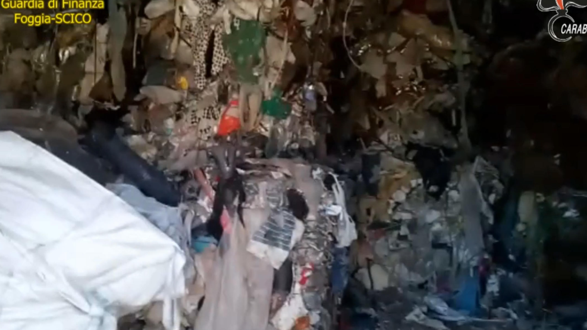 Immagine di Le ecoballe? Si scaricano nel Tavoliere. La Puglia ha una Terra dei fuochi