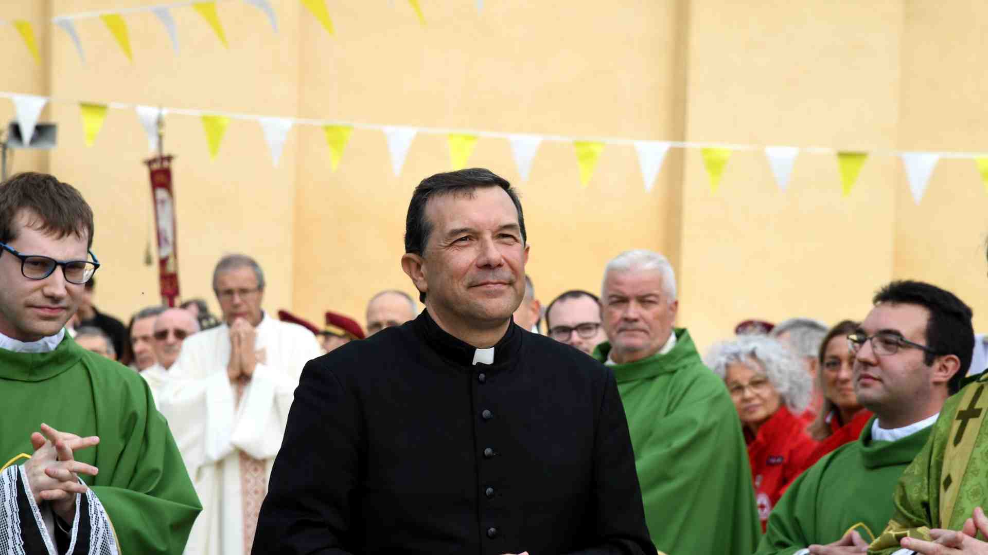 Immagine di Chiesa parrocchiale gremita per l'ingresso di don Tortella e don Vezzola