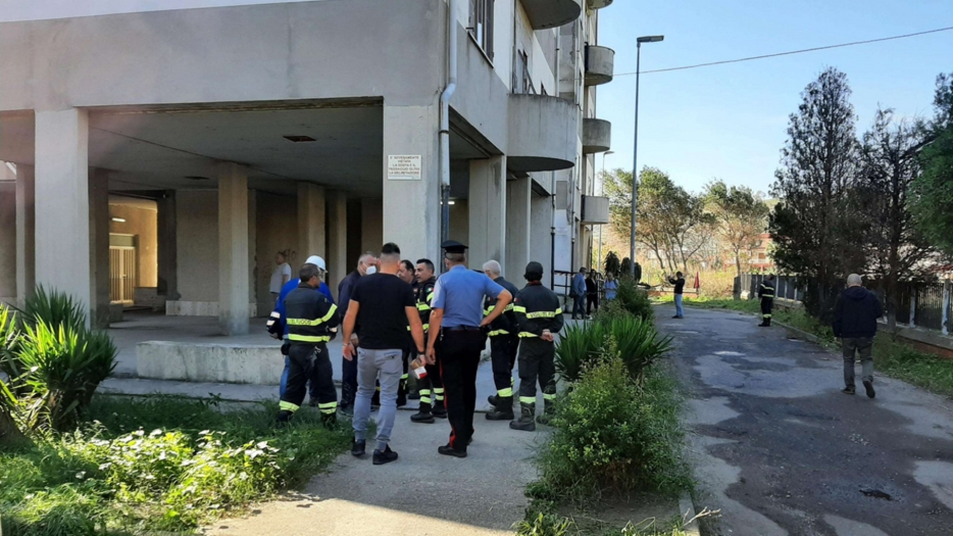 Immagine di Rogo in un appartamento a Catanzaro: morti tre giovani fratelli
