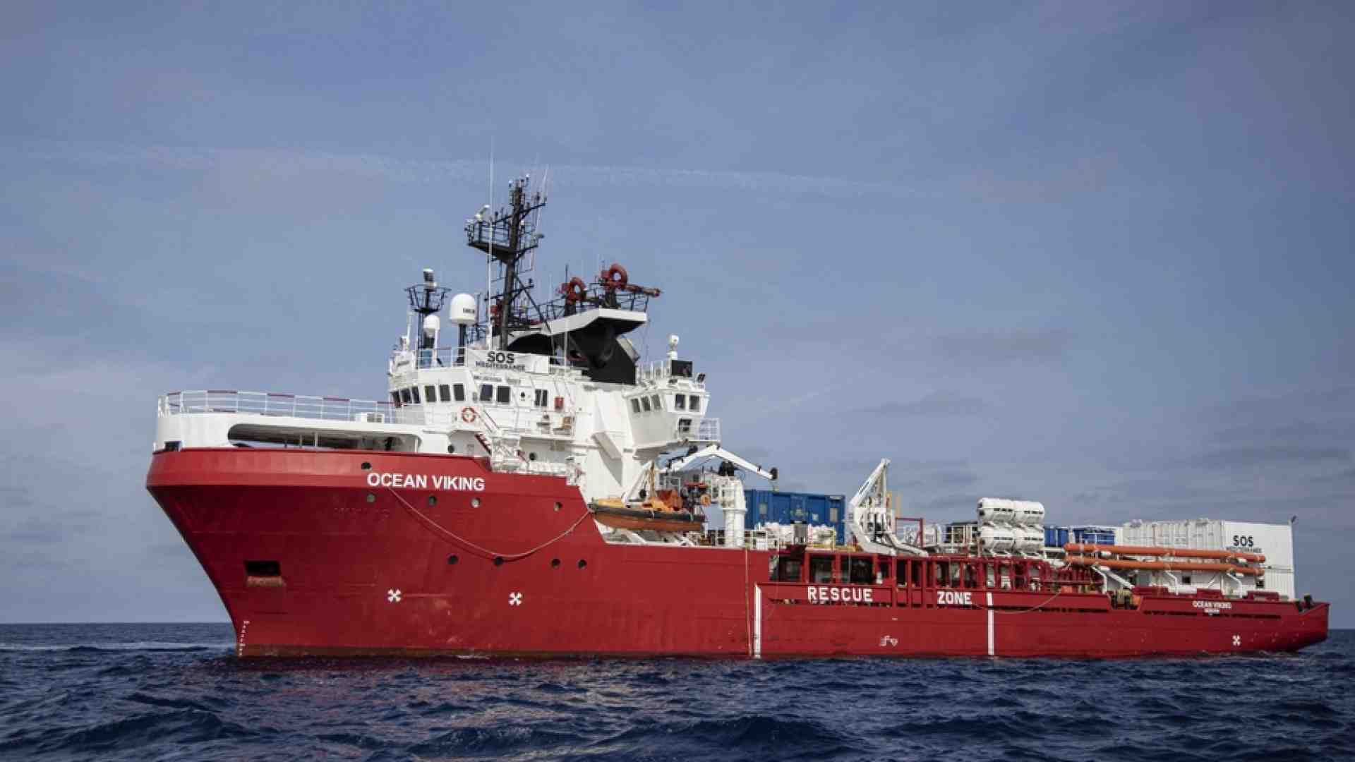 Immagine di Asse tra Salvini e il ministro Piantedosi: stretta sulle ong