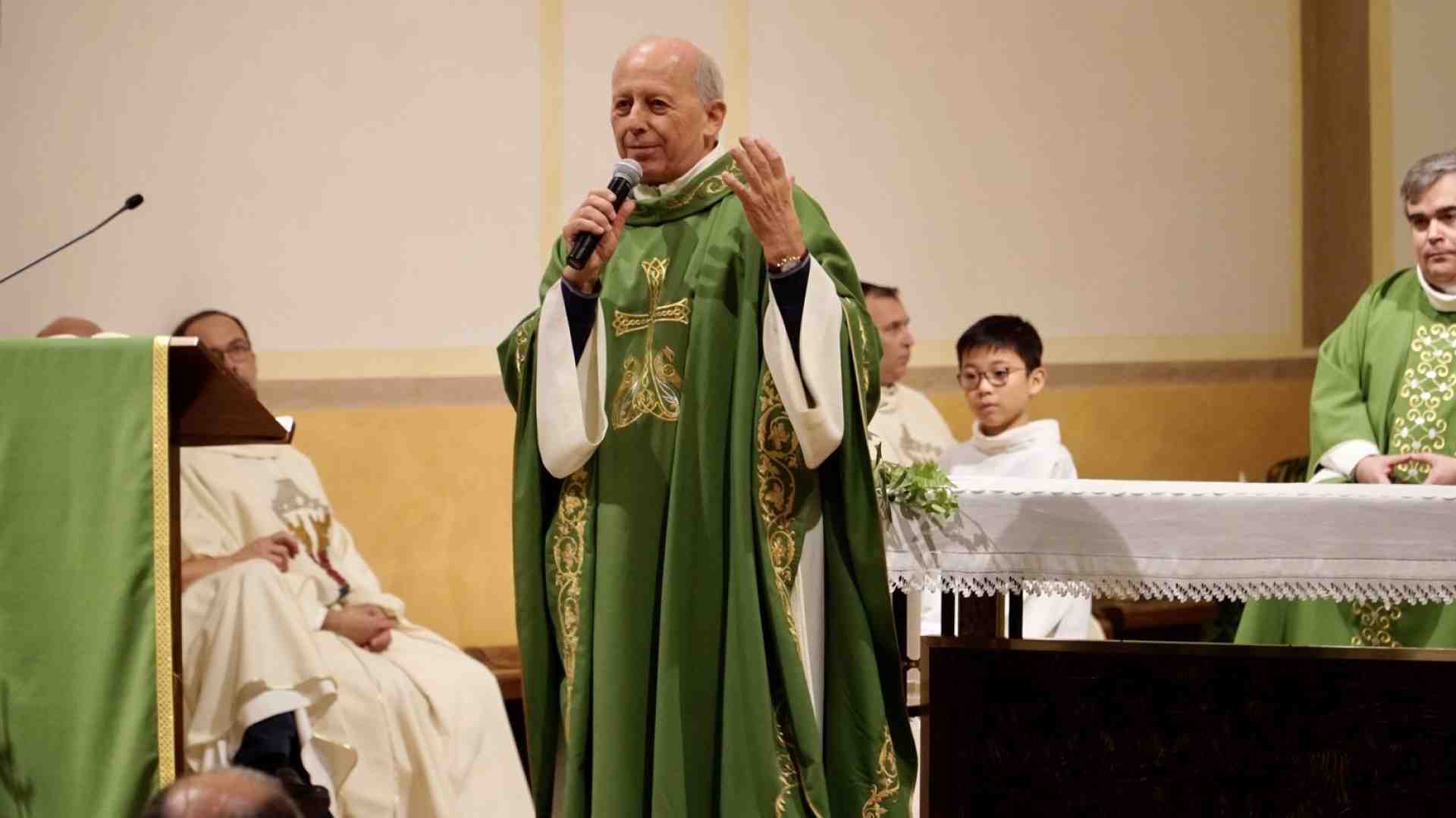 Immagine di Col sorriso e la semplicità mons. Checchini ha già conquistato i nuovi parrocchiani