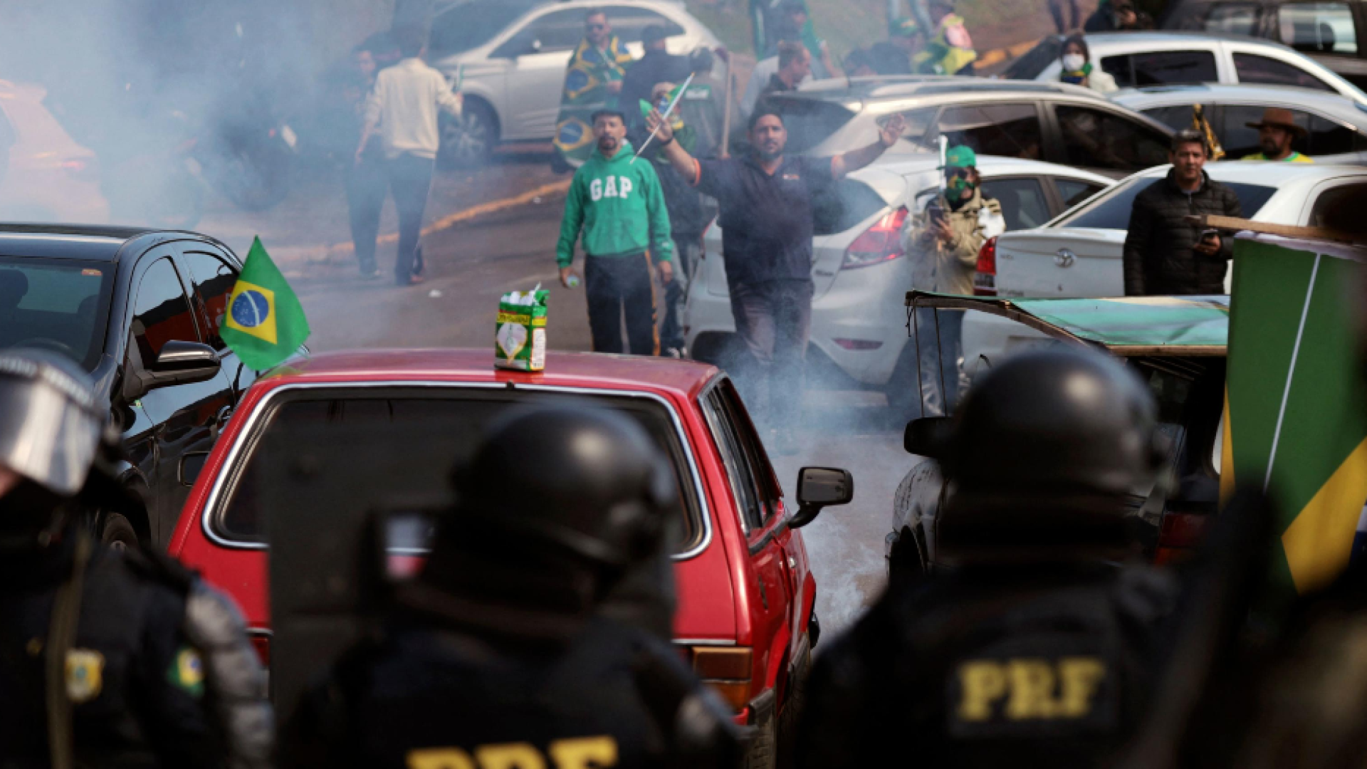 Immagine di Bolsonaro parla ma non si fa da parte. I giudici: rimuovete i blocchi stradali