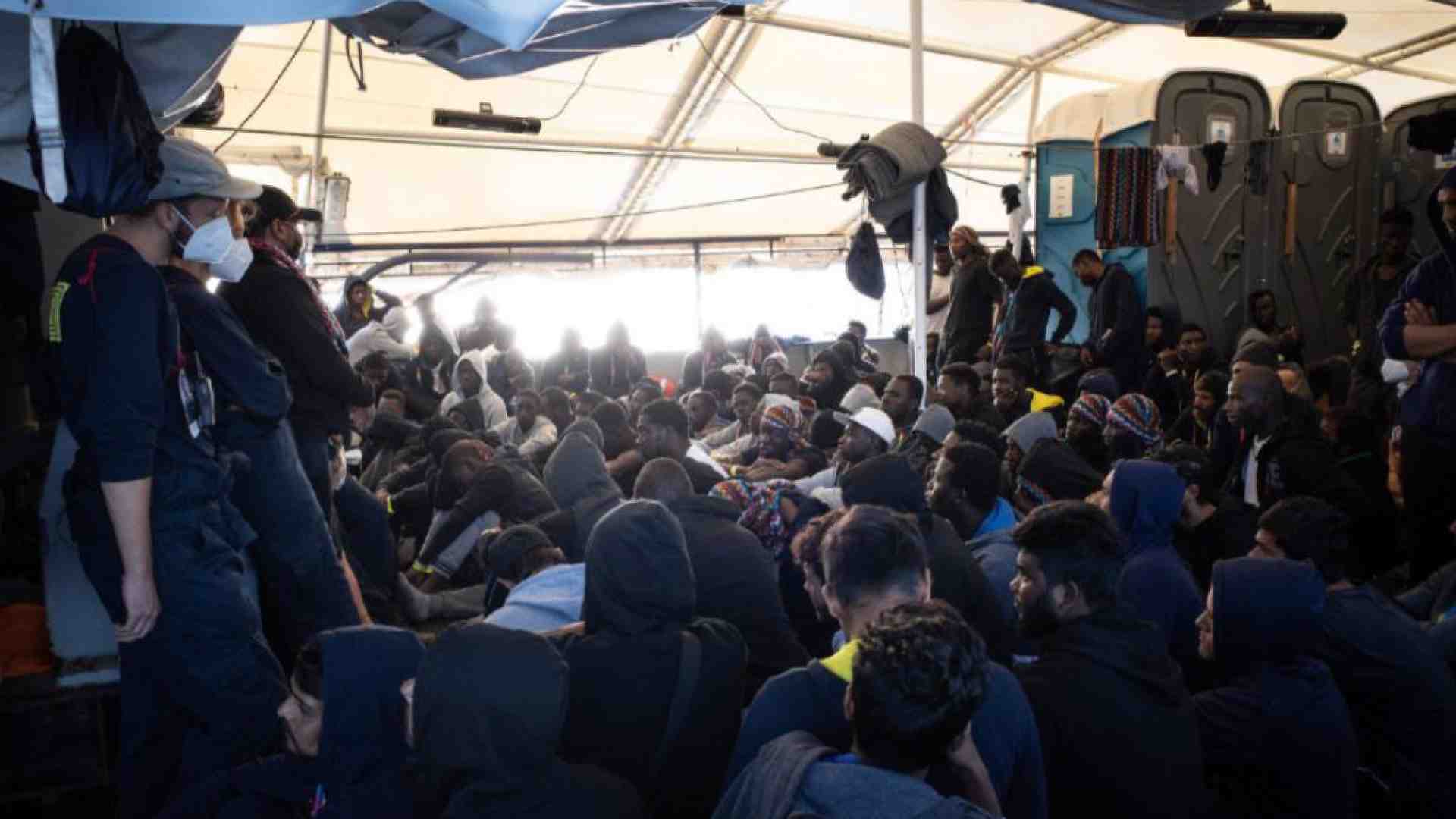Immagine di L'odissea dei mille sulle navi delle ong, tra ispezioni e soccorsi selettivi