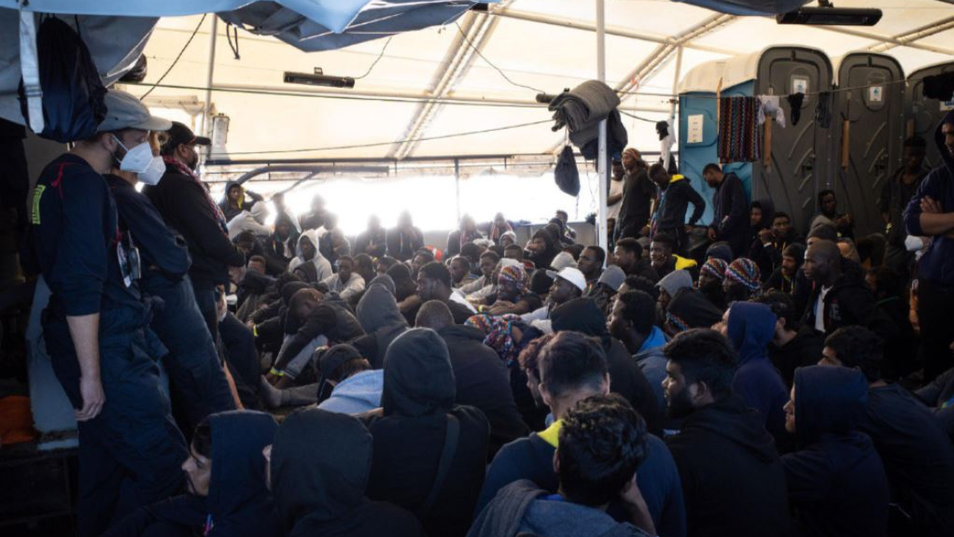 Immagine di L'odissea dei mille sulle navi delle ong, tra ispezioni e soccorsi selettivi