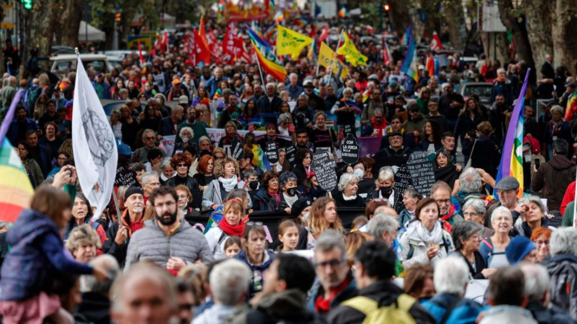 Immagine di Il popolo della pace: «Siamo in 100mila, ora il cessate il fuoco»
