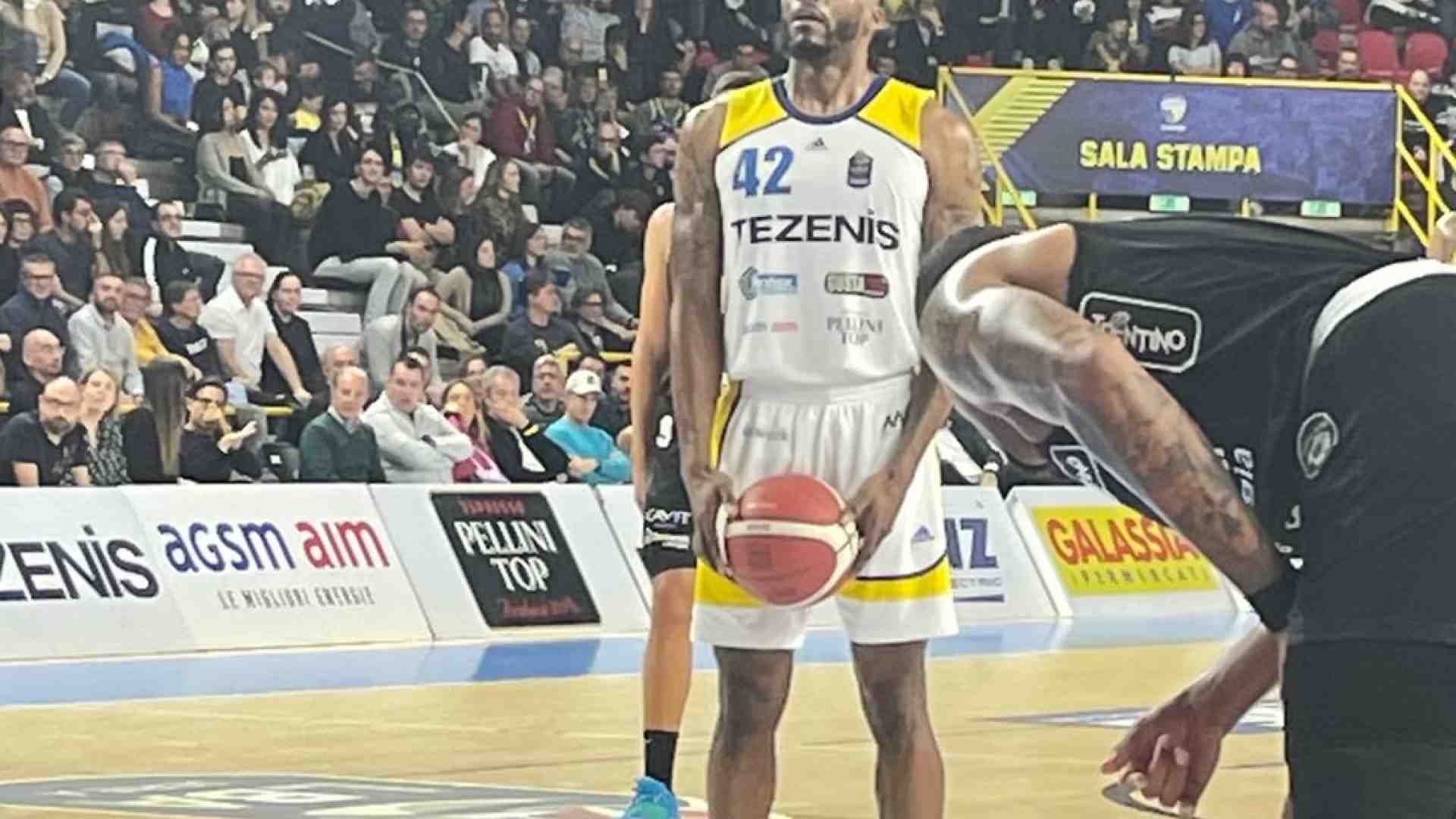 Immagine di La Scaligera la getta via. All'overtime passa Trento 86-92
