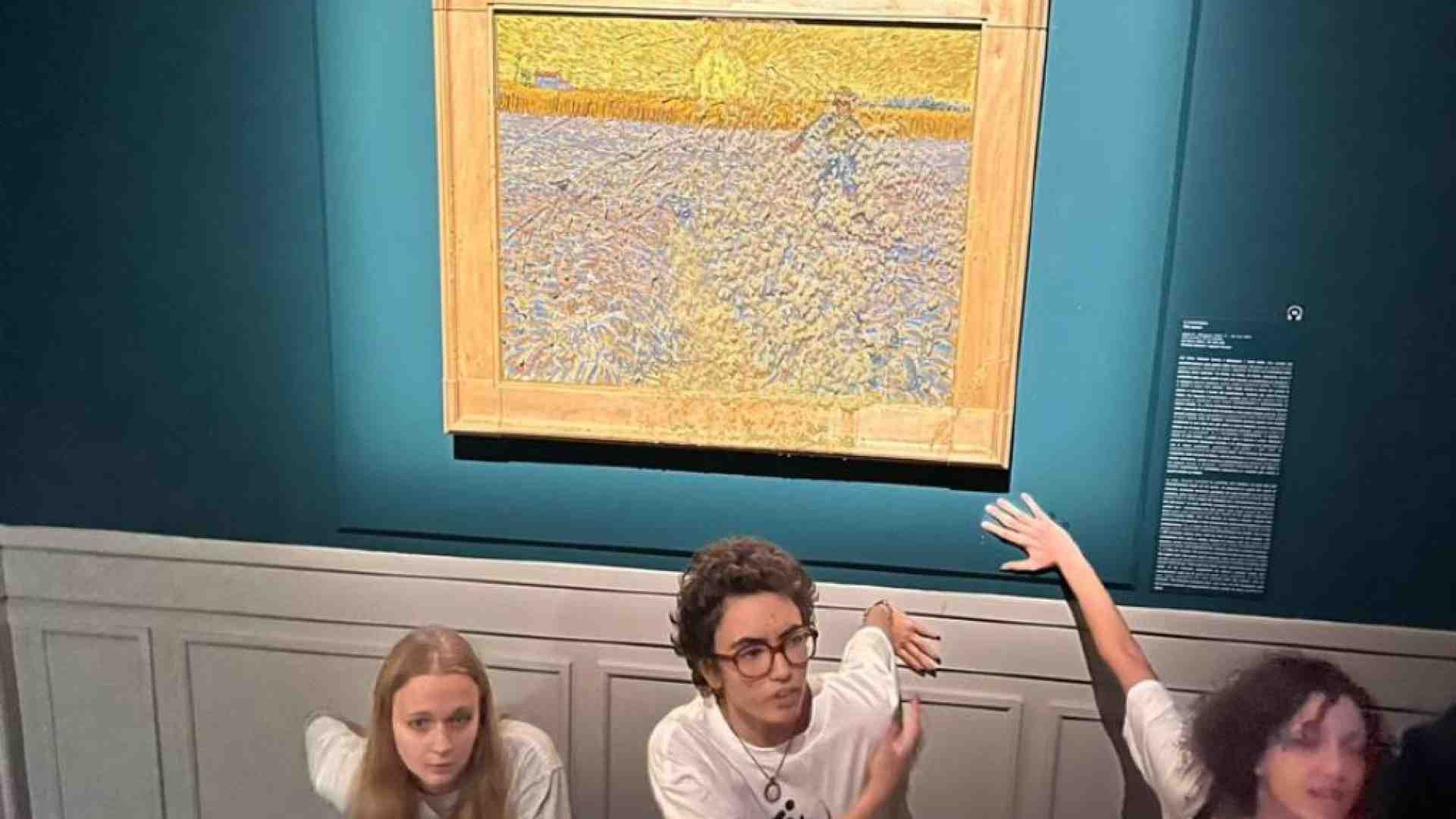 Immagine di La zuppa sul vetro di un dipinto è più grave che alterare il clima?