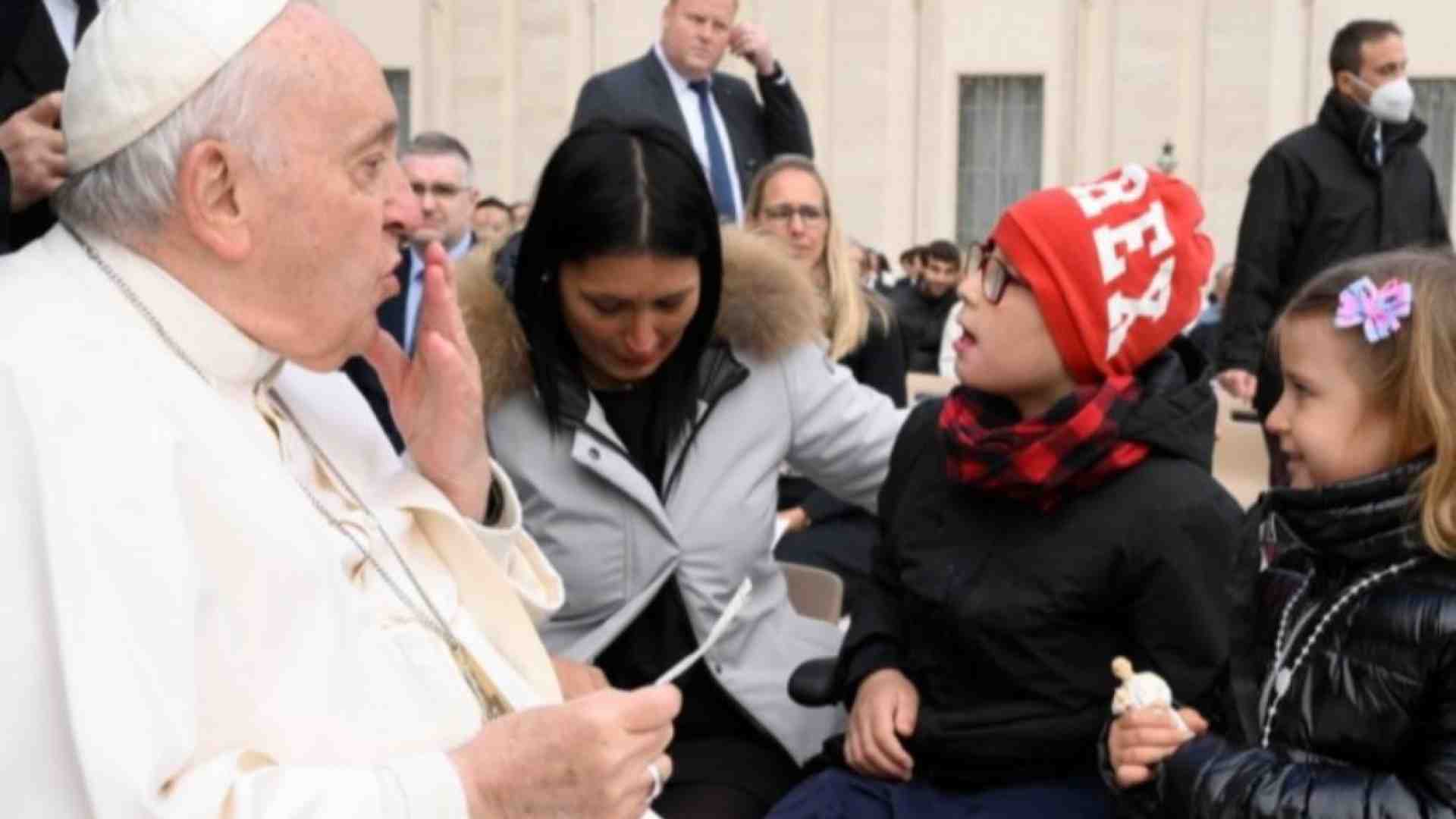 Immagine di Il fuoriprogramma: Paolo torna dal Papa durante l'udienza generale