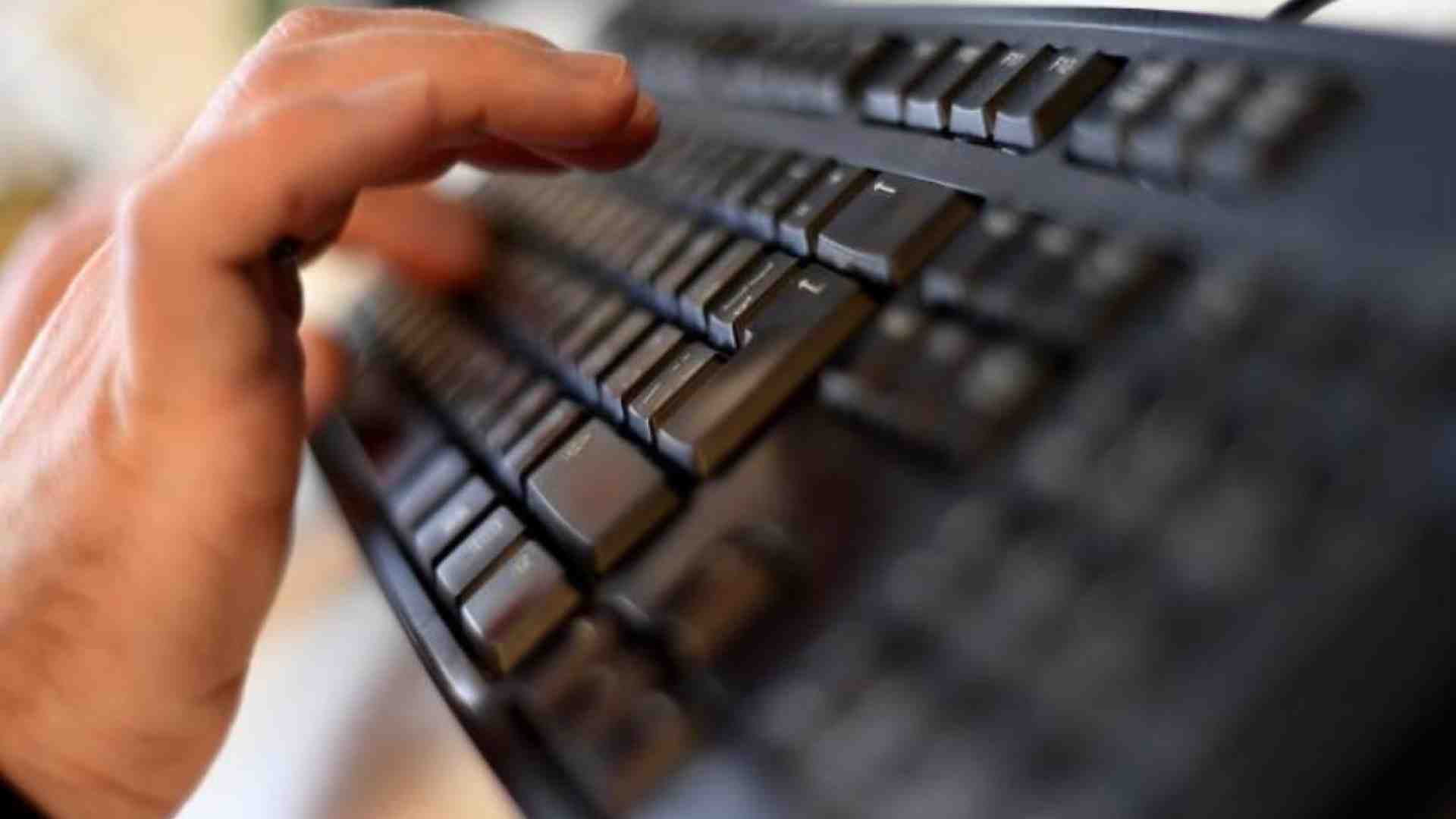 Immagine di Daniele e gli altri, traditi in rete. Ecco chi sono le vittime delle chat