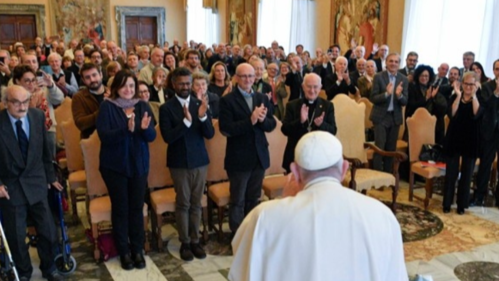Immagine di Migrazioni, il Papa: in tanti muoiono mentre si discute del loro destino