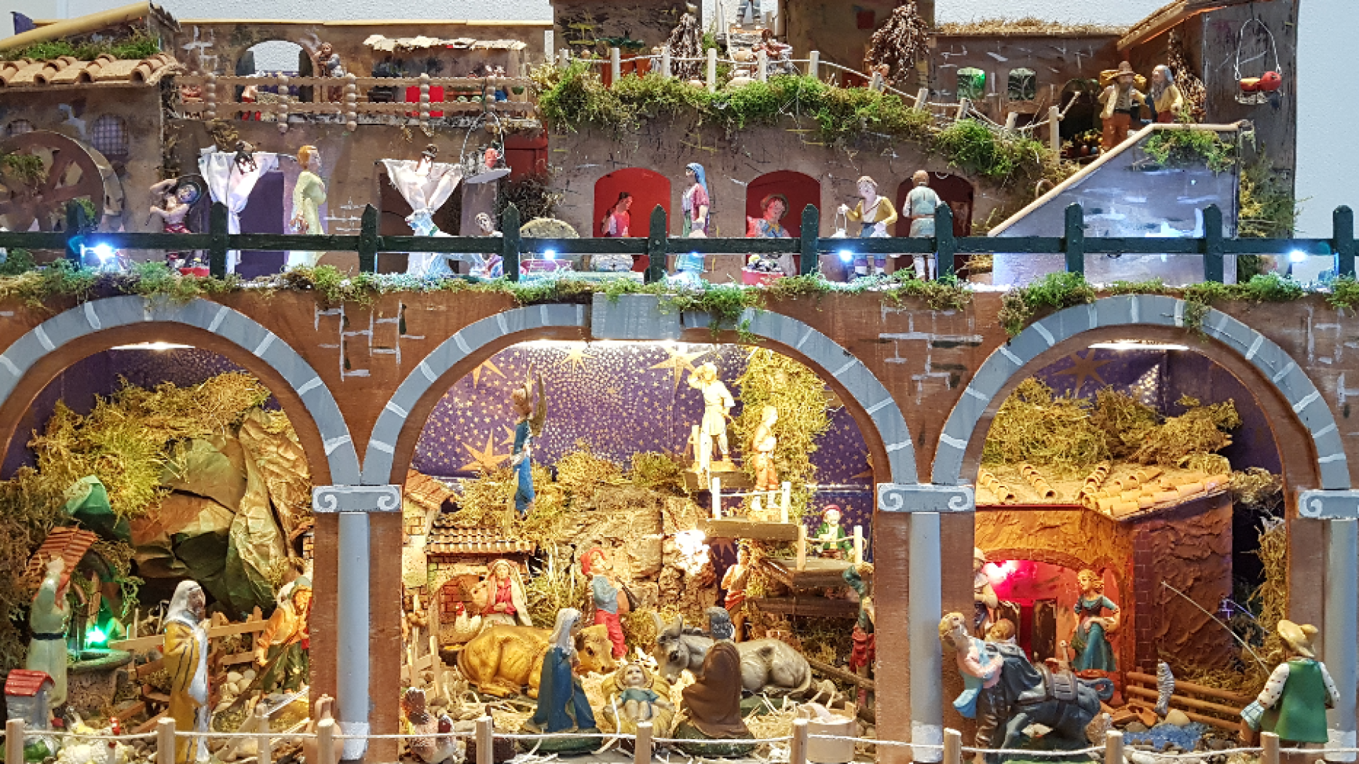 Immagine di Davanti al presepe "mirabile segno" una gioia nuova, mai provata prima