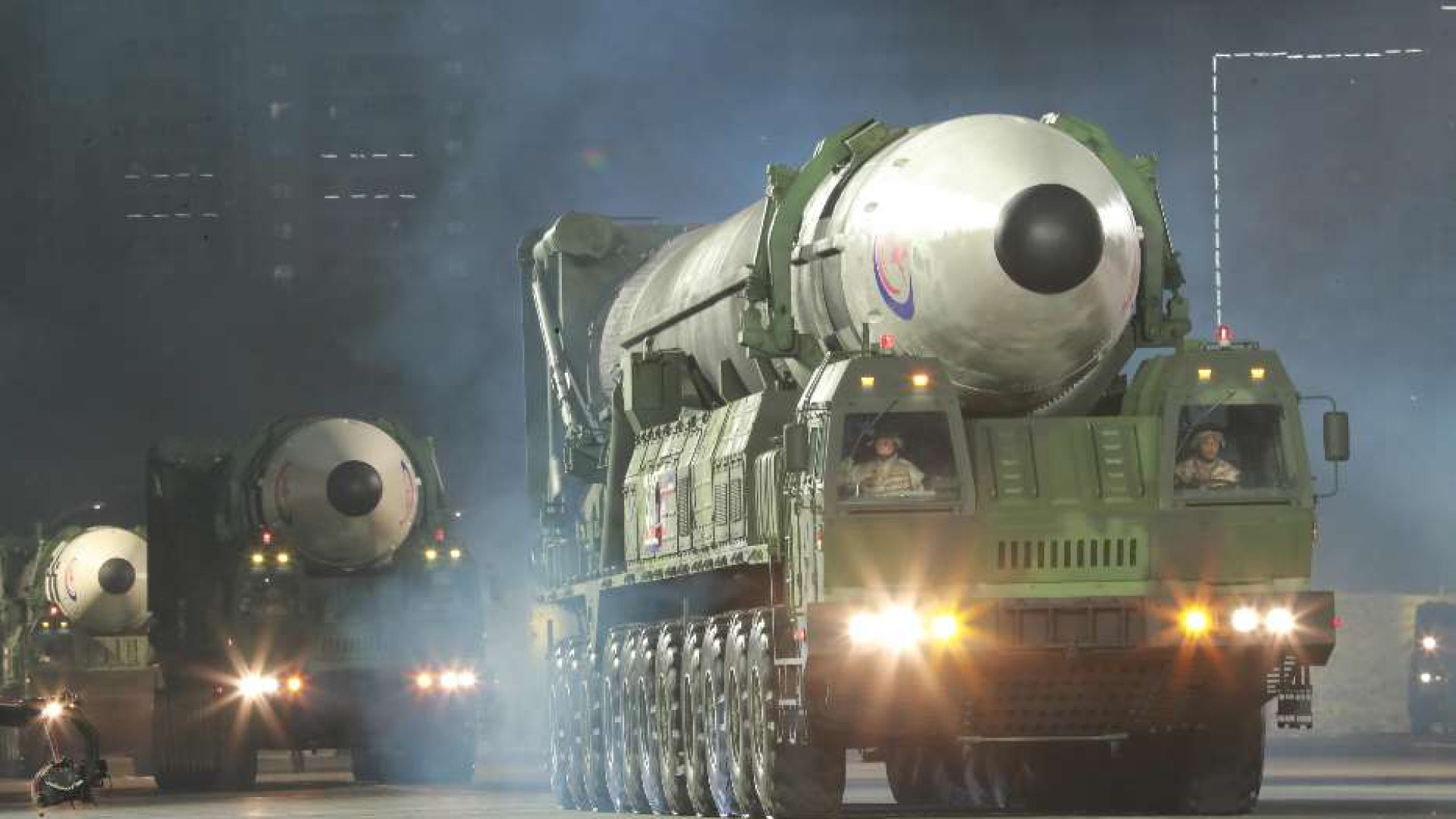 Immagine di Dalla Corea del Nord missile intercontinentale nelle acque del Giappone