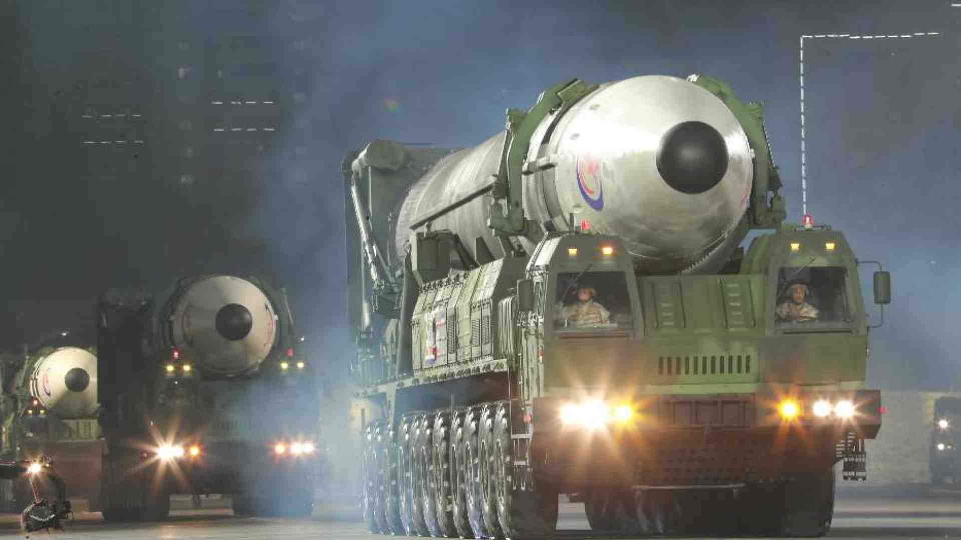 Immagine di Dalla Corea del Nord missile intercontinentale nelle acque del Giappone