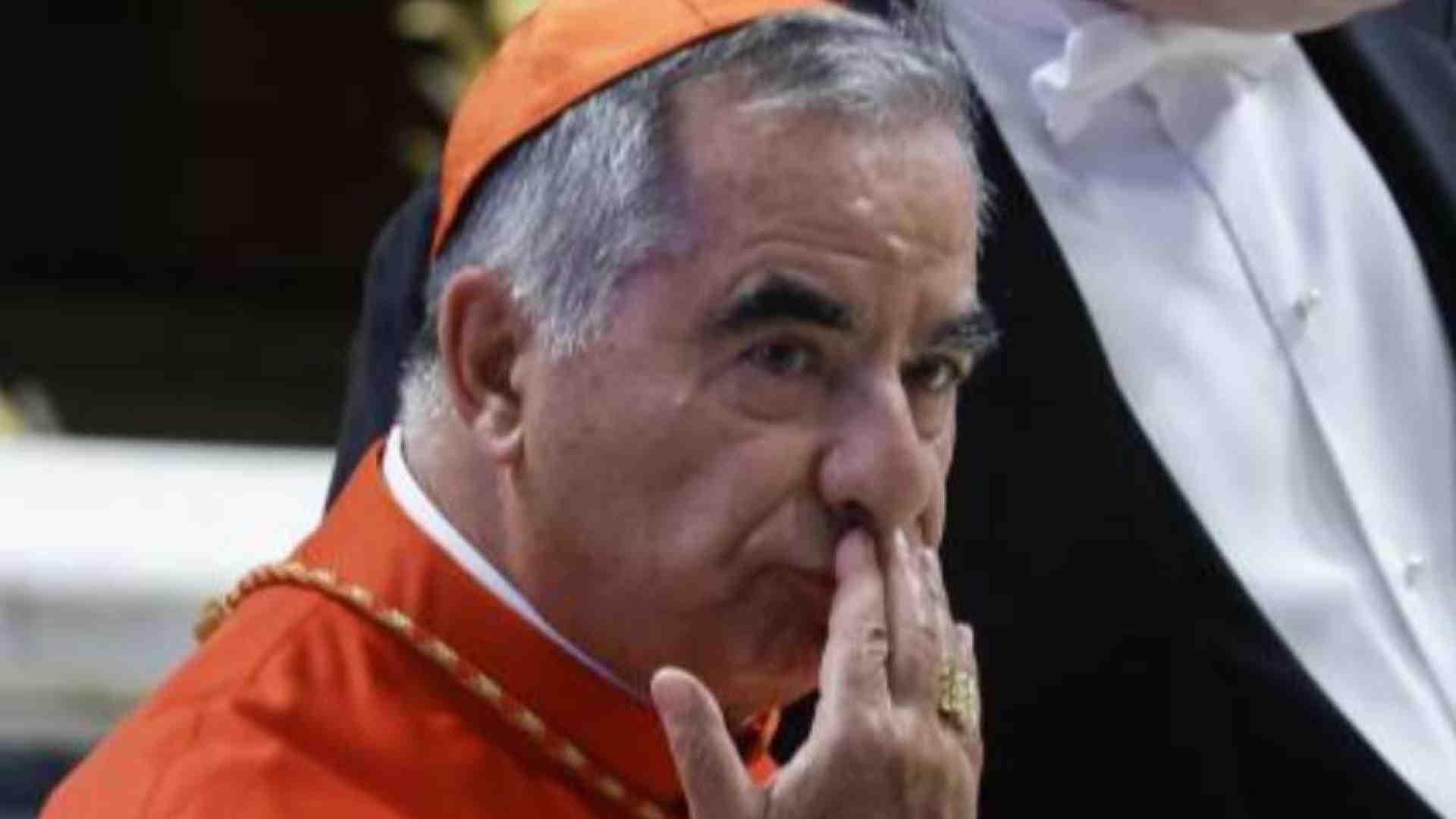 Immagine di Becciu, nuova inchiesta in Vaticano. Il cardinale registrò il Papa al telefono
