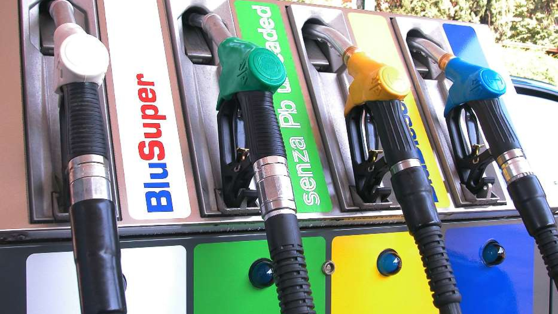 Immagine di Dall'1 dicembre il prezzo di benzina e gasolio sale di 12,2 centesimi al litro