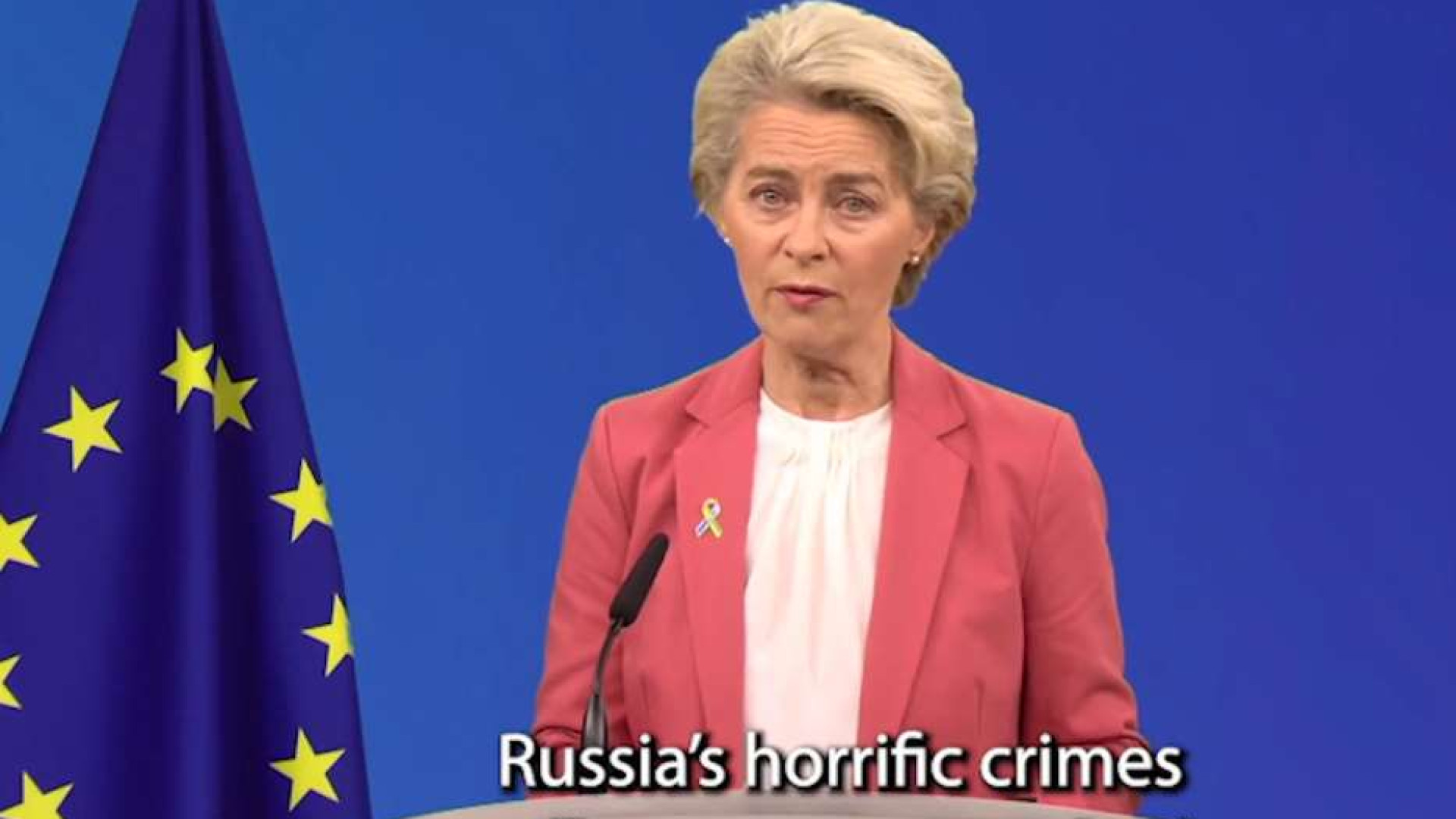 Immagine di Von der Leyen sfida Putin: una Norimberga «per i crimini russi»