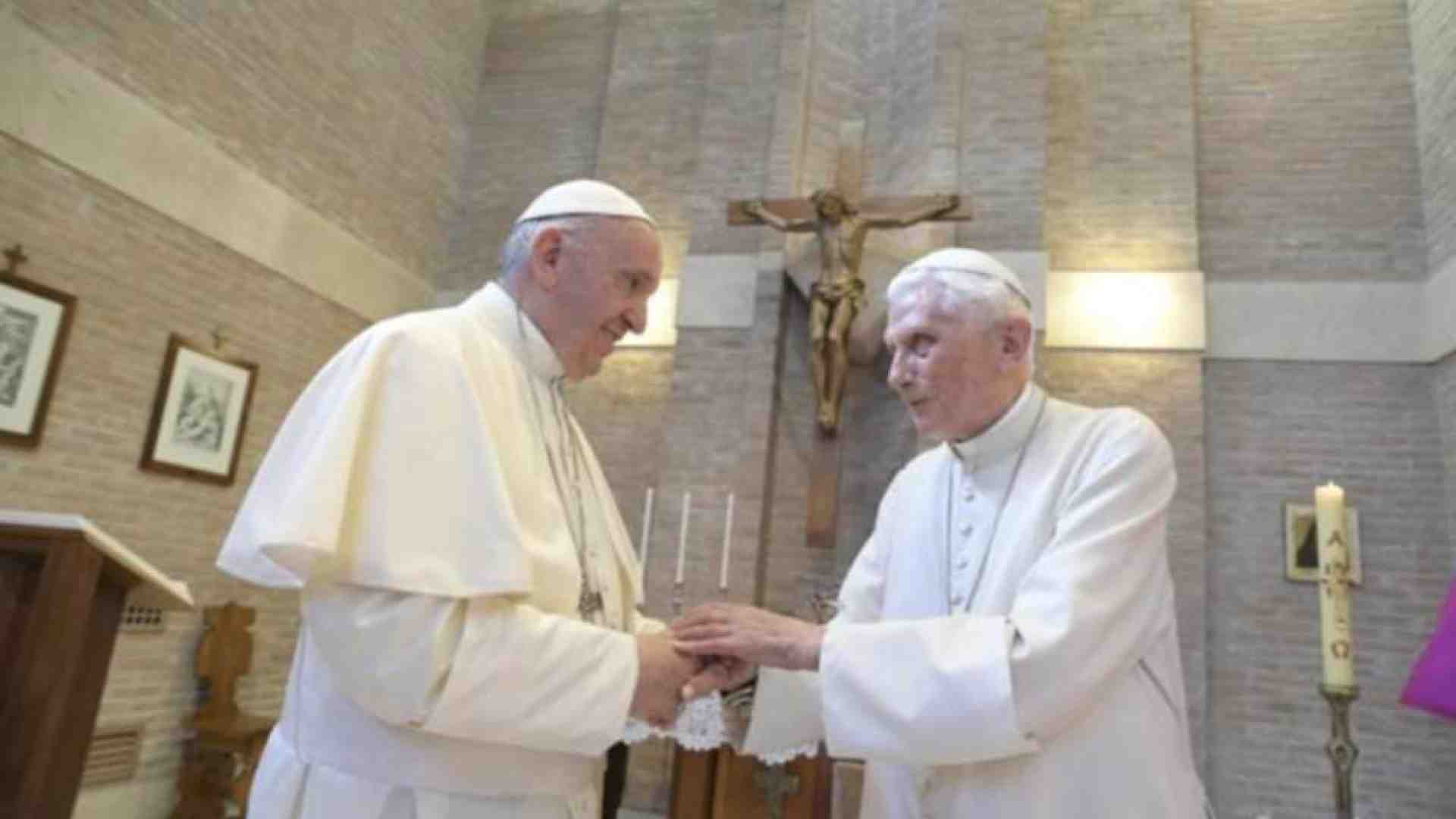 Immagine di Papa Francesco: «Con Benedetto XVI incontri fraterni e affettuosi»