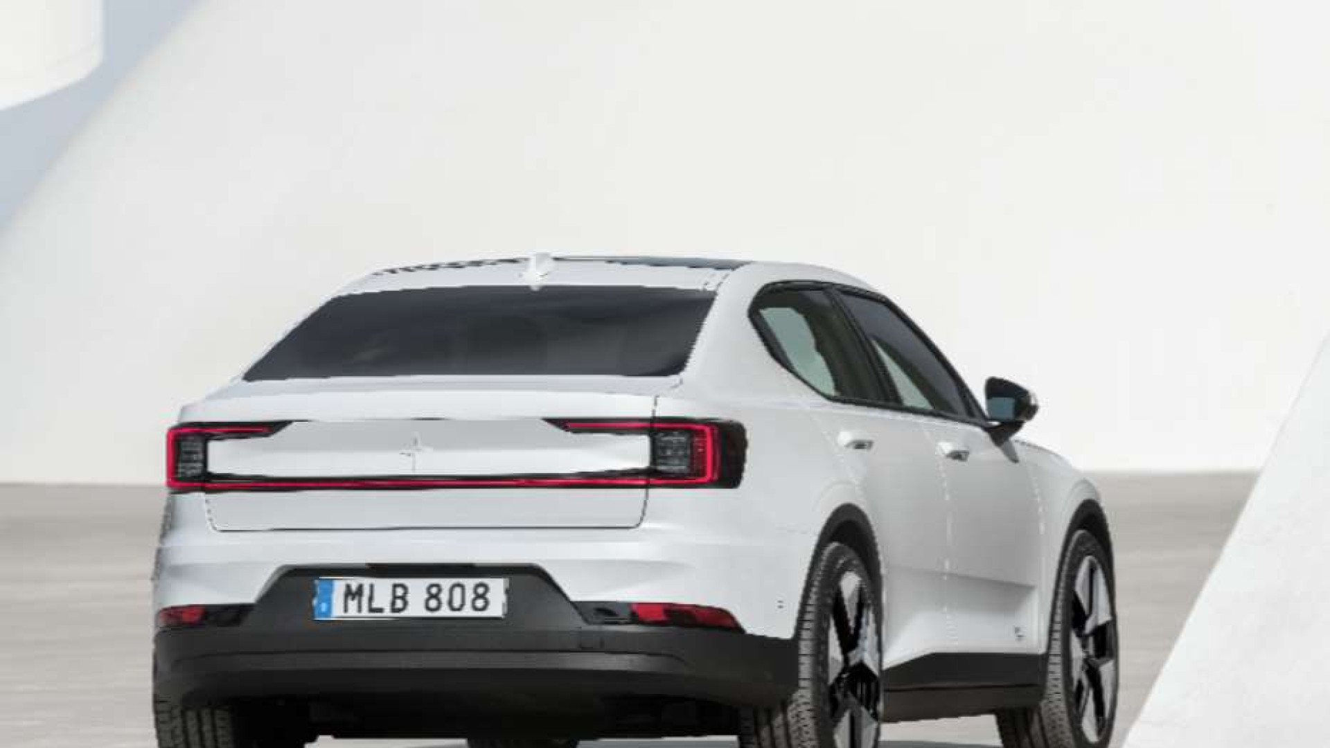 Immagine di Ecco Polestar 2, l'elettrica svedese (e cinese) che sfida Tesla