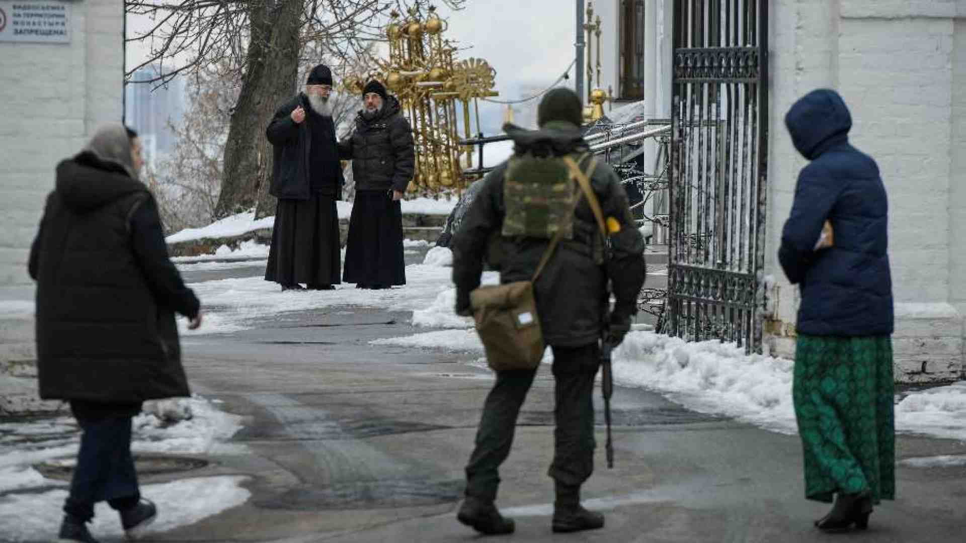 Immagine di Stop alla Chiesa ortodossa russa. Indagini su preti e vescovi «sospetti»