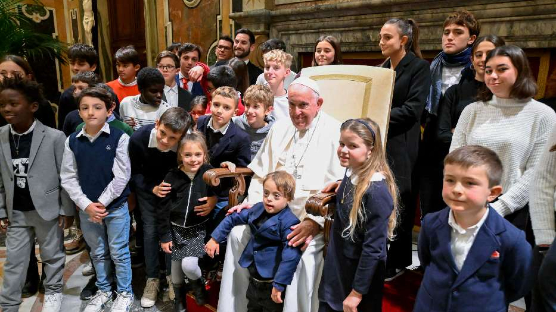 Immagine di Papa Francesco al Forum delle Famiglie: natalità, la politica passi ai fatti